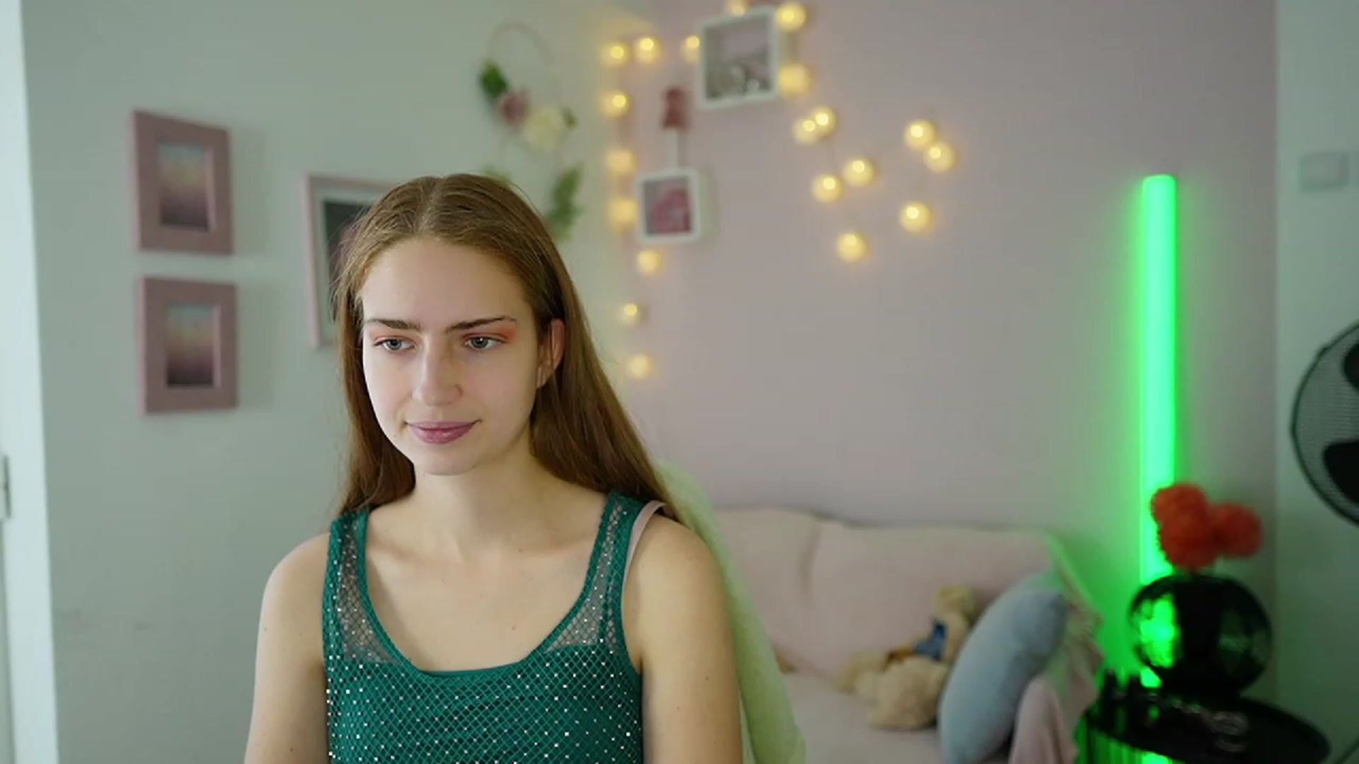 Gallery image thumbnail from Naomi_Woods18's myfreecams stream on, 11/29/2023, 13:28 image 13 of 20