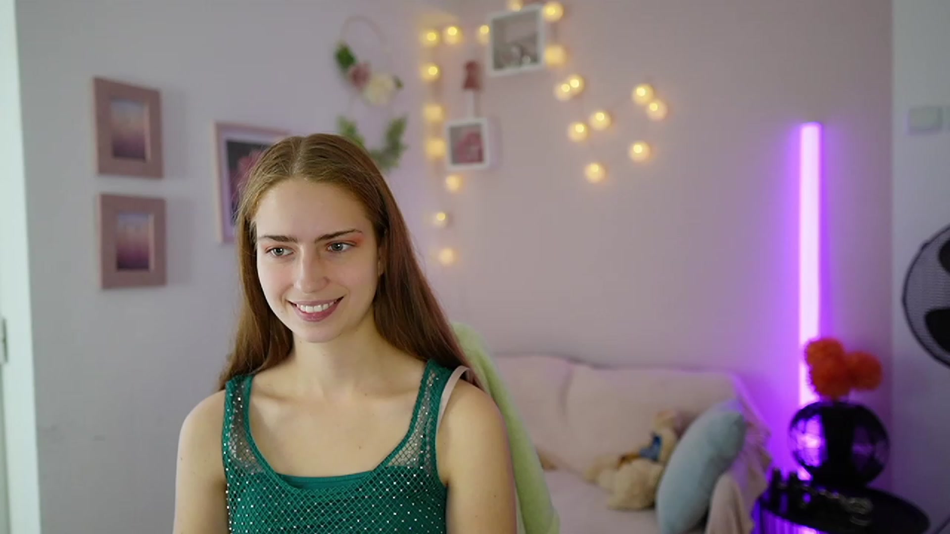 Gallery image thumbnail from Naomi_Woods18's myfreecams stream on, 11/29/2023, 13:28 image 18 of 20