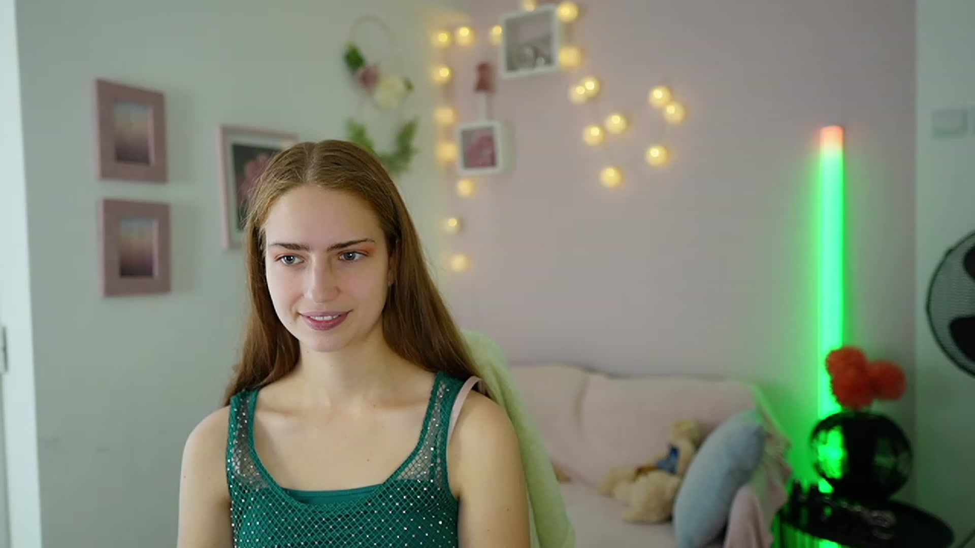 Gallery image thumbnail from Naomi_Woods18's myfreecams stream on, 11/29/2023, 13:28 image 19 of 20