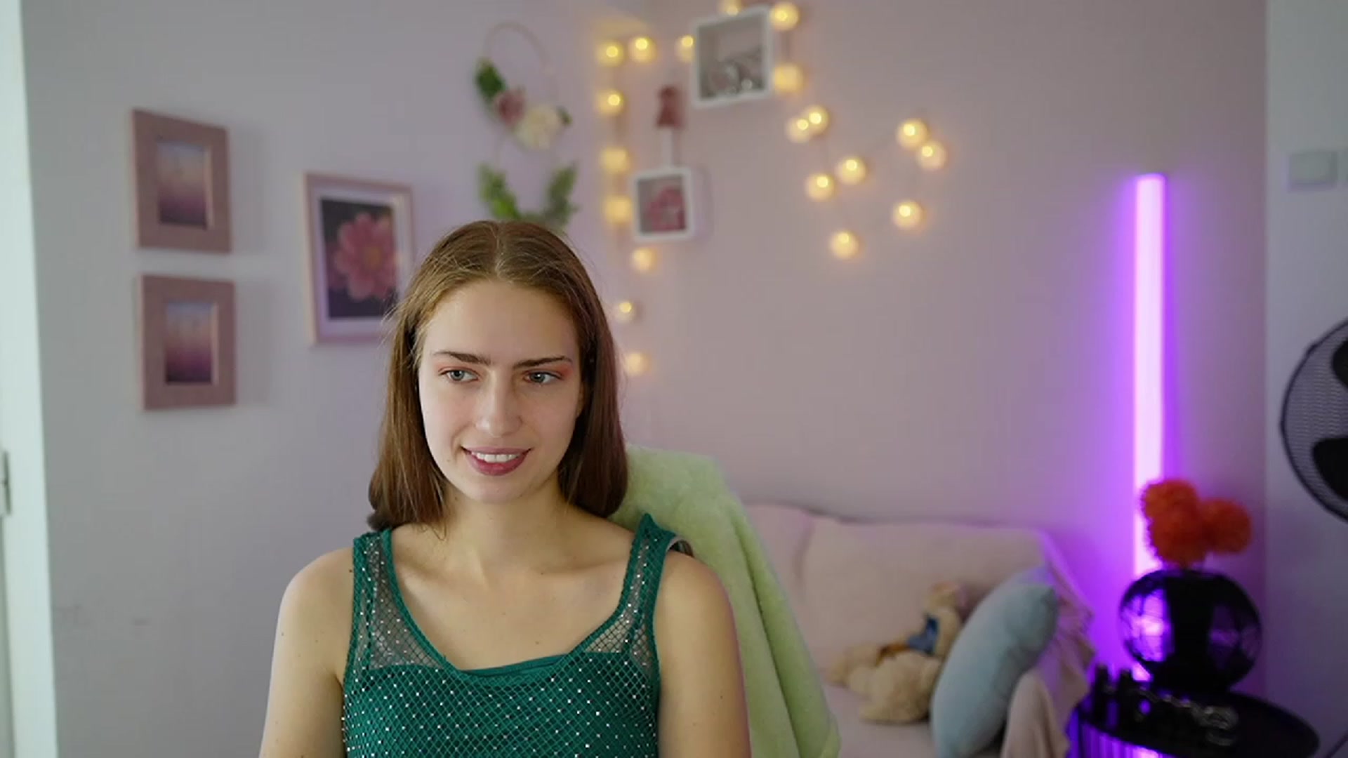 Gallery image thumbnail from Naomi_Woods18's myfreecams stream on, 11/29/2023, 13:28 image 6 of 20