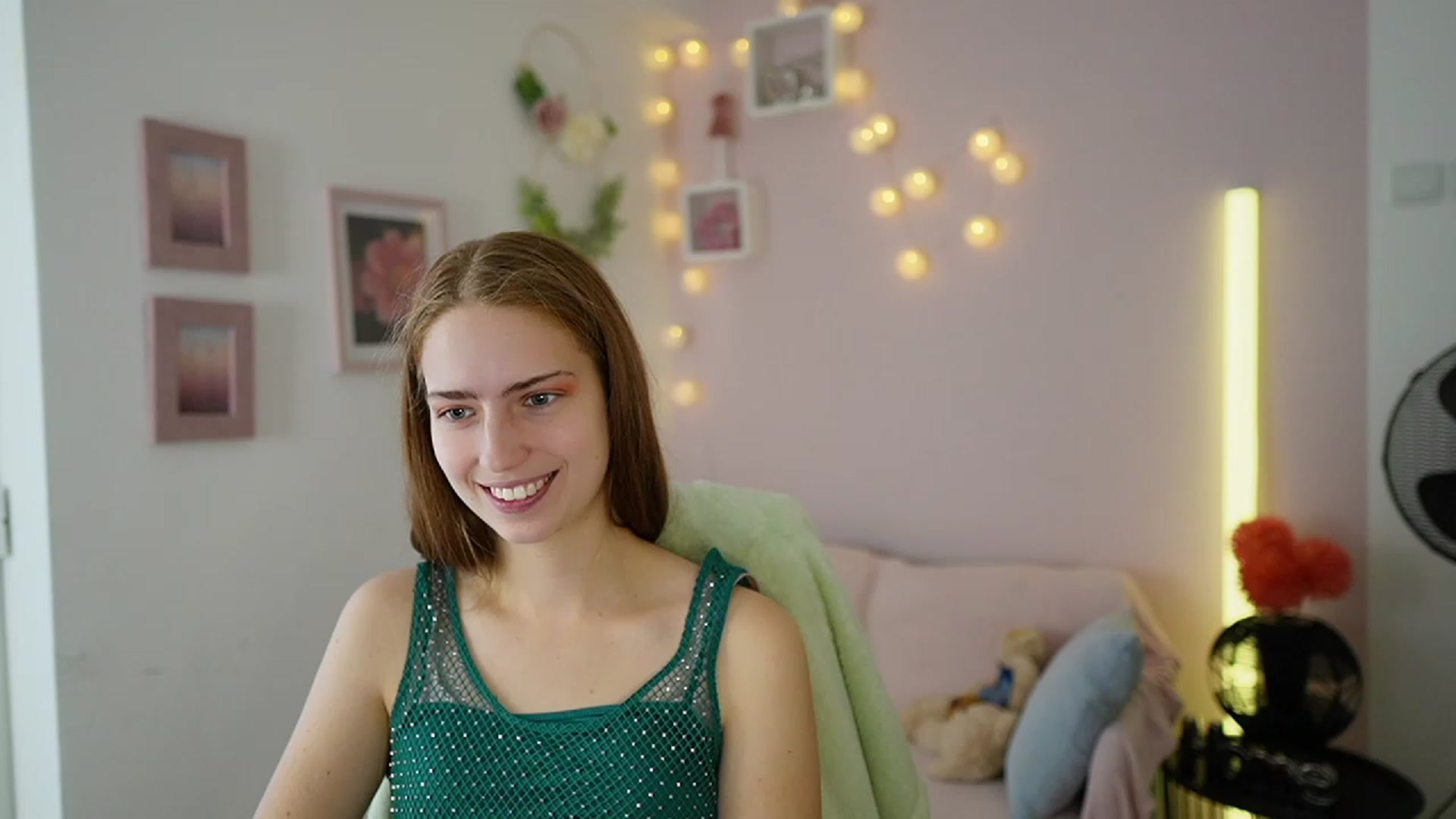 Gallery image thumbnail from Naomi_Woods18's myfreecams stream on, 11/29/2023, 13:28 image 2 of 20