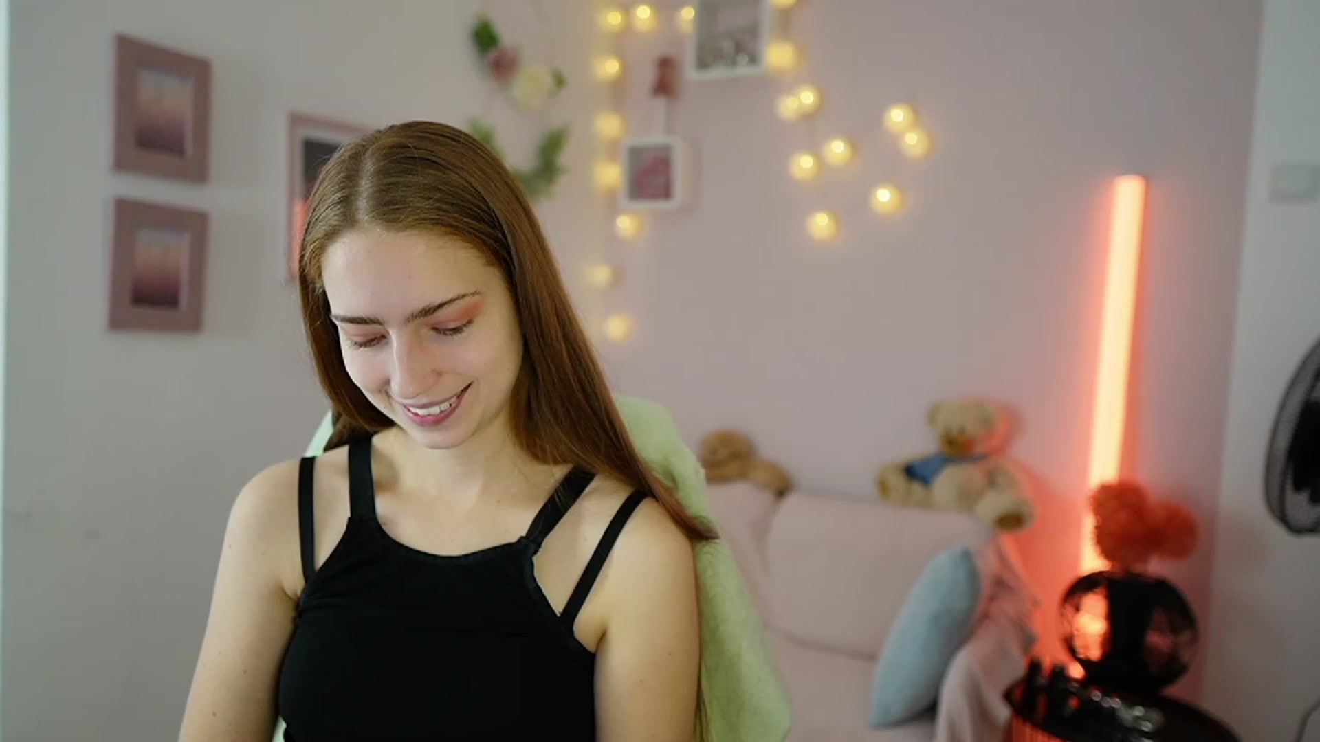 Gallery image thumbnail from Naomi_Woods18's myfreecams stream on, 11/30/2023, 11:35 image 16 of 20