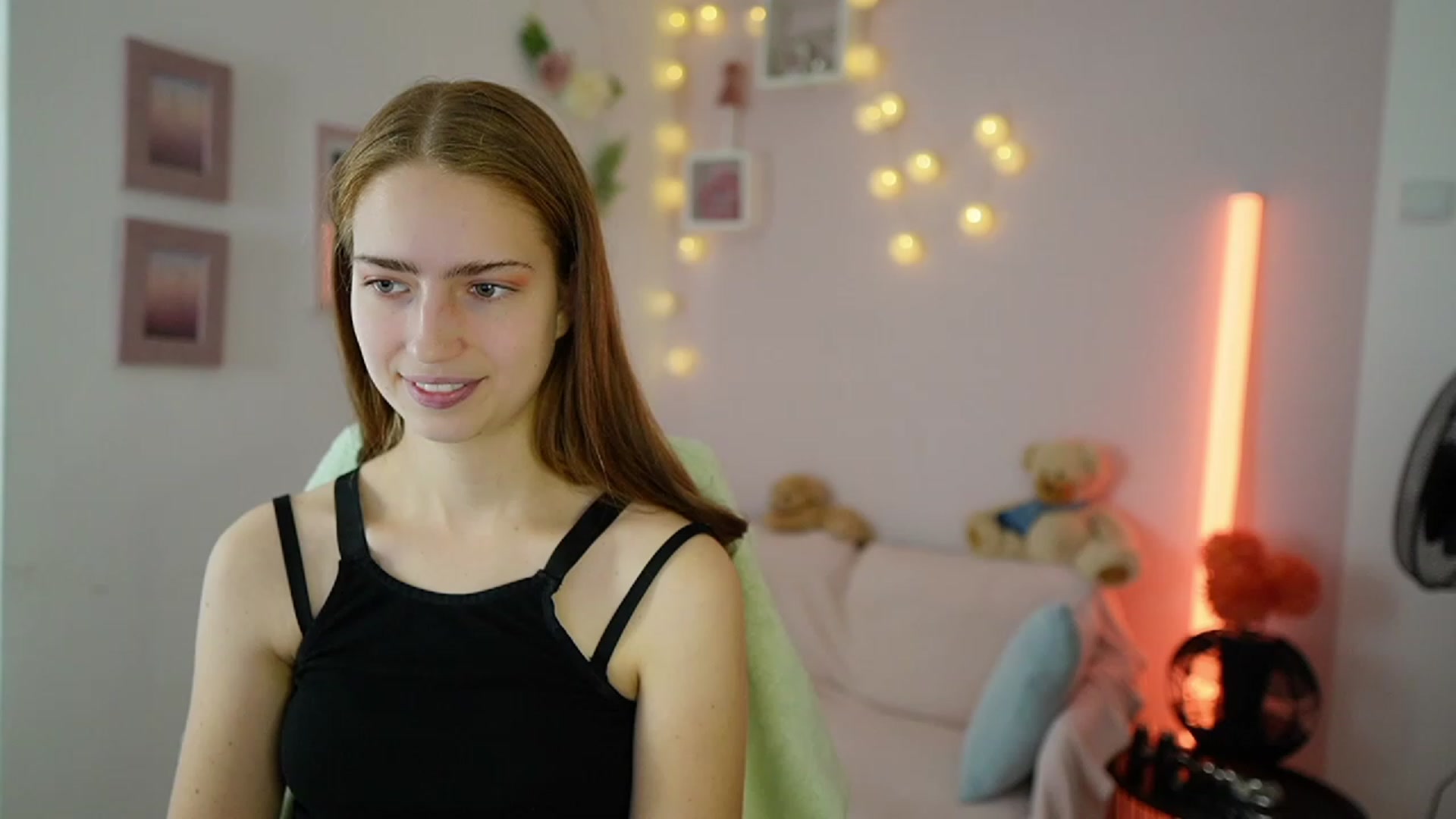 Gallery image thumbnail from Naomi_Woods18's myfreecams stream on, 11/30/2023, 11:35 image 17 of 20