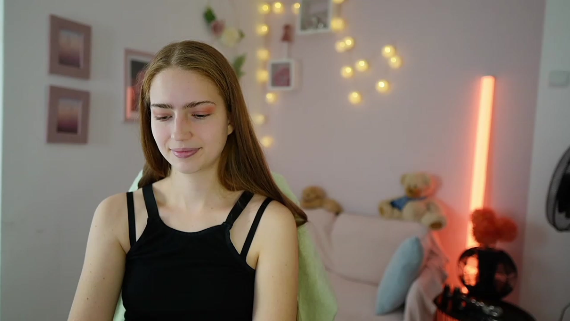 Gallery image thumbnail from Naomi_Woods18's myfreecams stream on, 11/30/2023, 11:35 image 14 of 20