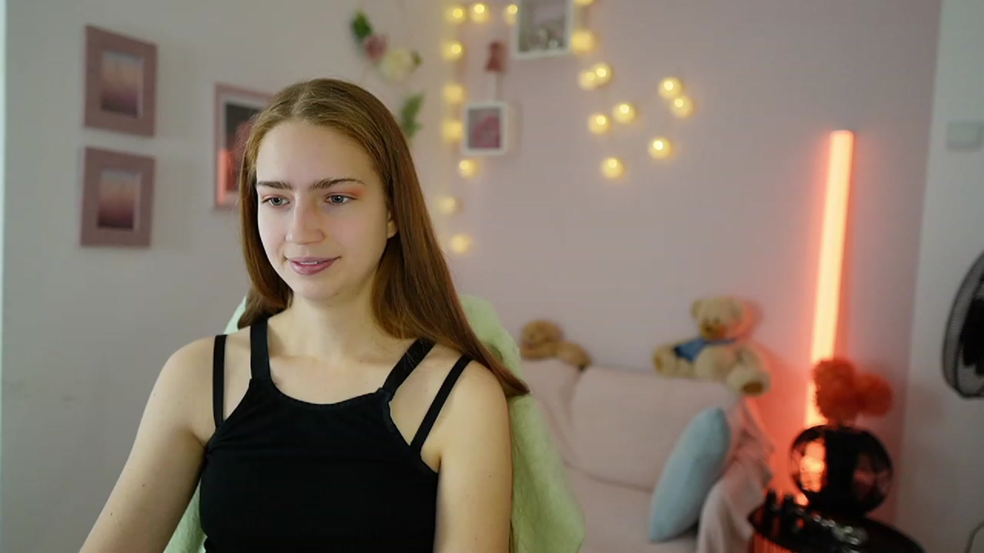 Gallery image thumbnail from Naomi_Woods18's myfreecams stream on, 11/30/2023, 11:35 image 15 of 20