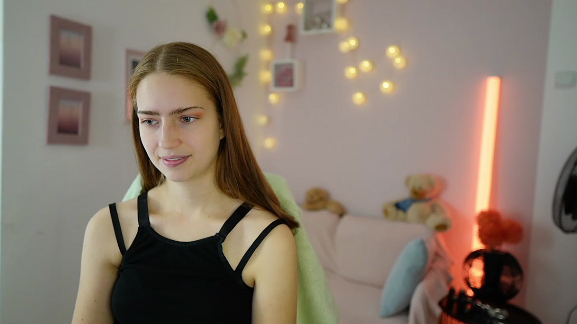 Gallery image thumbnail from Naomi_Woods18's myfreecams stream on, 11/30/2023, 11:35 image 18 of 20