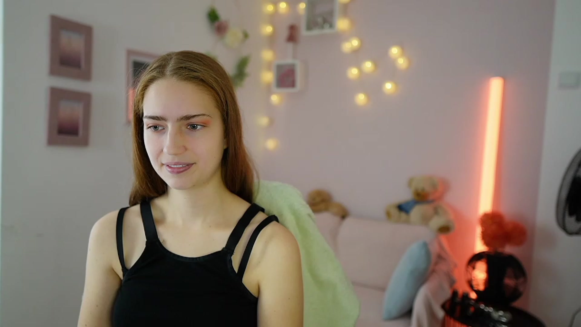 Gallery image thumbnail from Naomi_Woods18's myfreecams stream on, 11/30/2023, 11:35 image 4 of 20