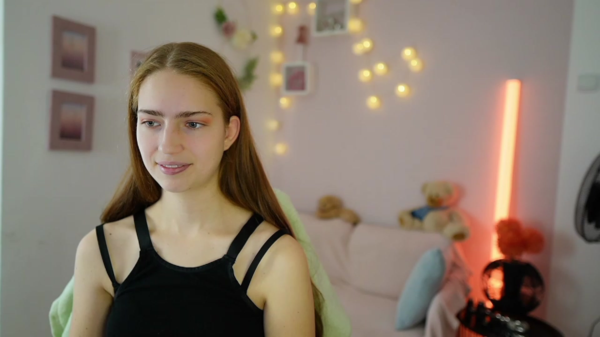 Gallery image thumbnail from Naomi_Woods18's myfreecams stream on, 11/30/2023, 11:35 image 8 of 20