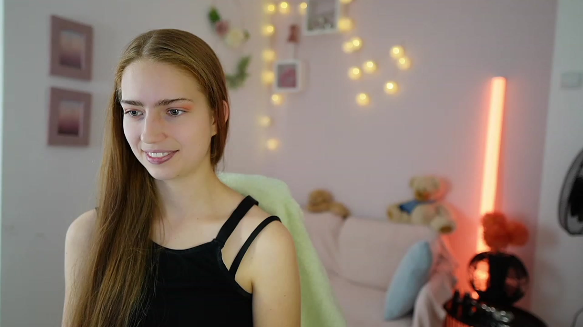 Gallery image thumbnail from Naomi_Woods18's myfreecams stream on, 11/30/2023, 11:35 image 10 of 20