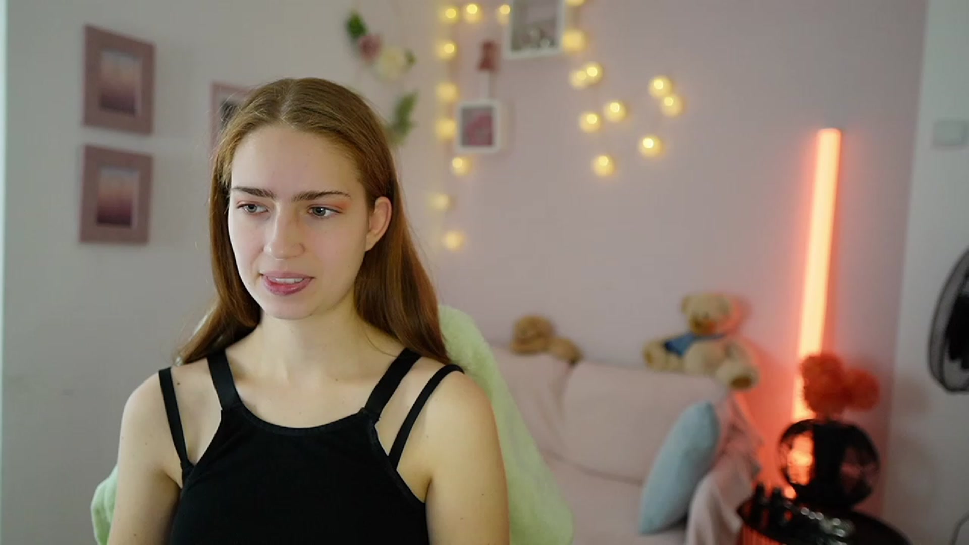 Gallery image thumbnail from Naomi_Woods18's myfreecams stream on, 11/30/2023, 11:35 image 7 of 20