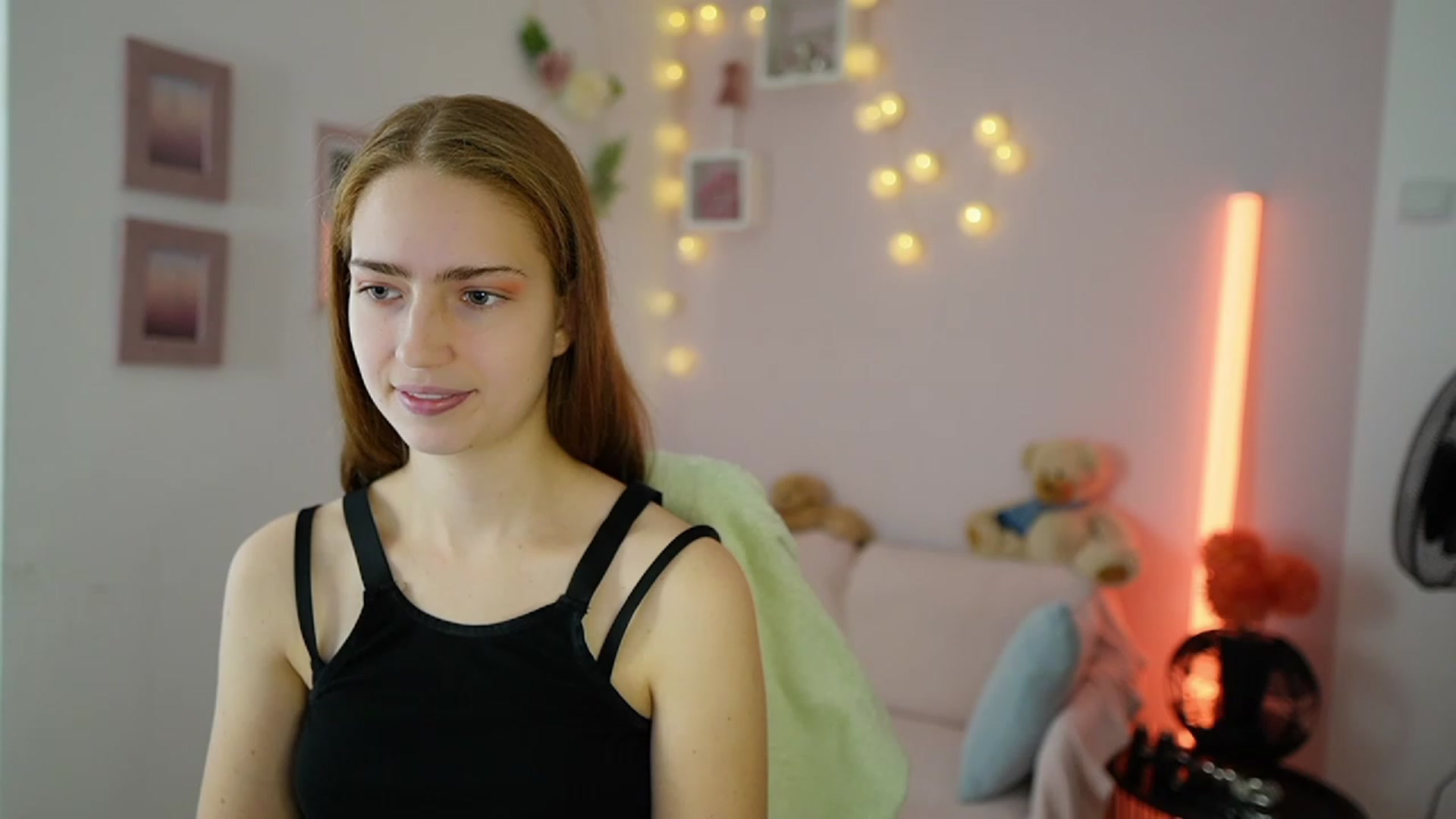 Gallery image thumbnail from Naomi_Woods18's myfreecams stream on, 11/30/2023, 11:35 image 2 of 20