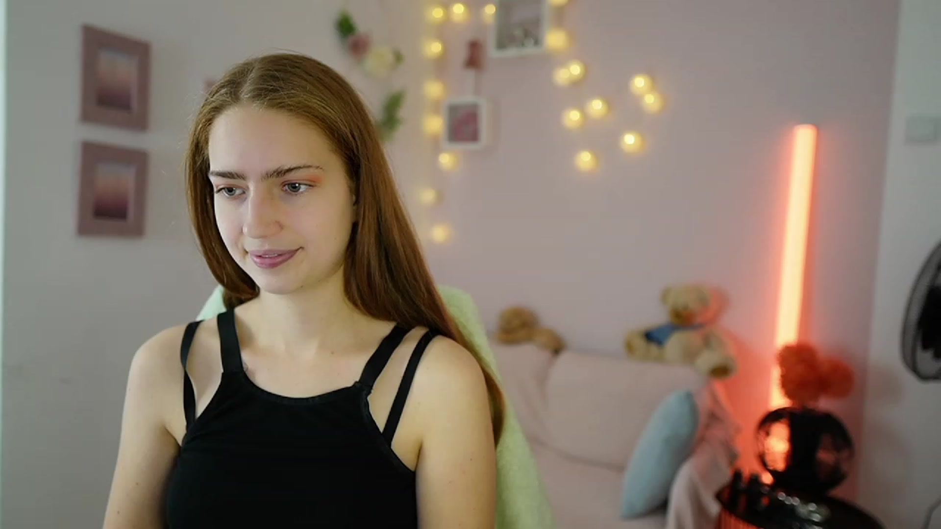 Gallery image thumbnail from Naomi_Woods18's myfreecams stream on, 11/30/2023, 11:35 image 20 of 20