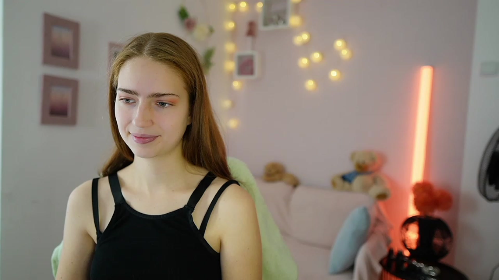 Gallery image thumbnail from Naomi_Woods18's myfreecams stream on, 11/30/2023, 11:35 image 6 of 20