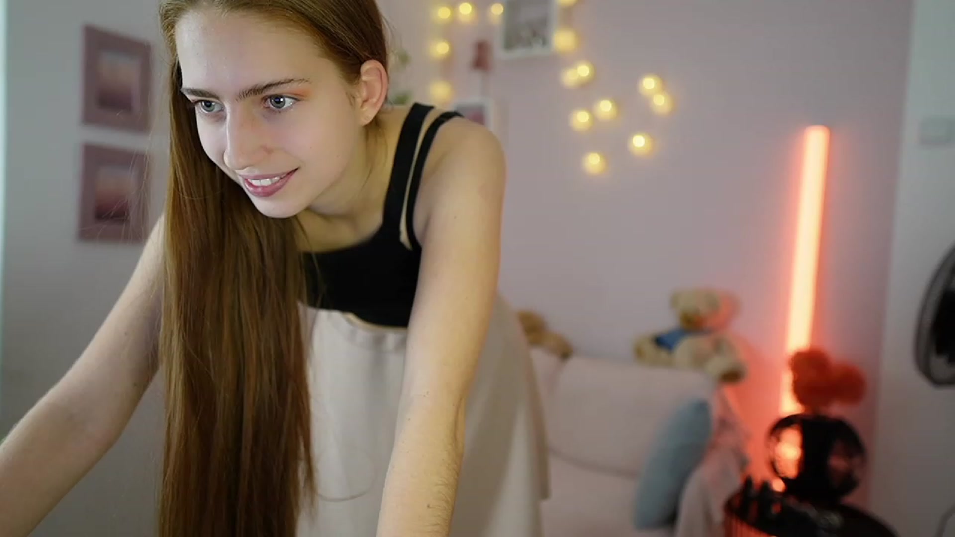 Gallery image thumbnail from Naomi_Woods18's myfreecams stream on, 11/30/2023, 14:31 image 8 of 20