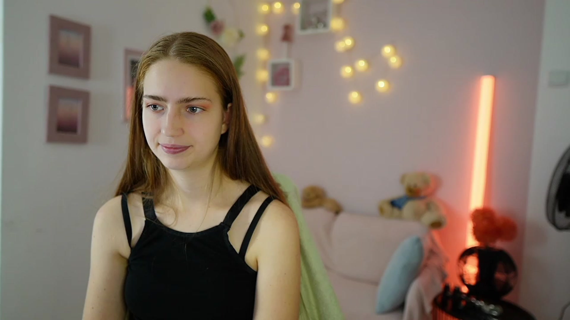Gallery image thumbnail from Naomi_Woods18's myfreecams stream on, 11/30/2023, 14:31 image 6 of 20