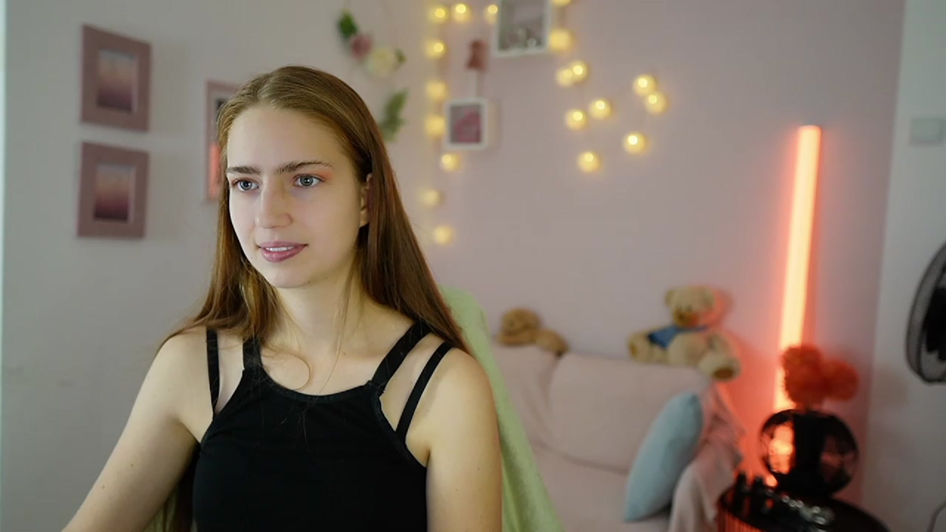 Gallery image thumbnail from Naomi_Woods18's myfreecams stream on, 11/30/2023, 14:31 image 4 of 20