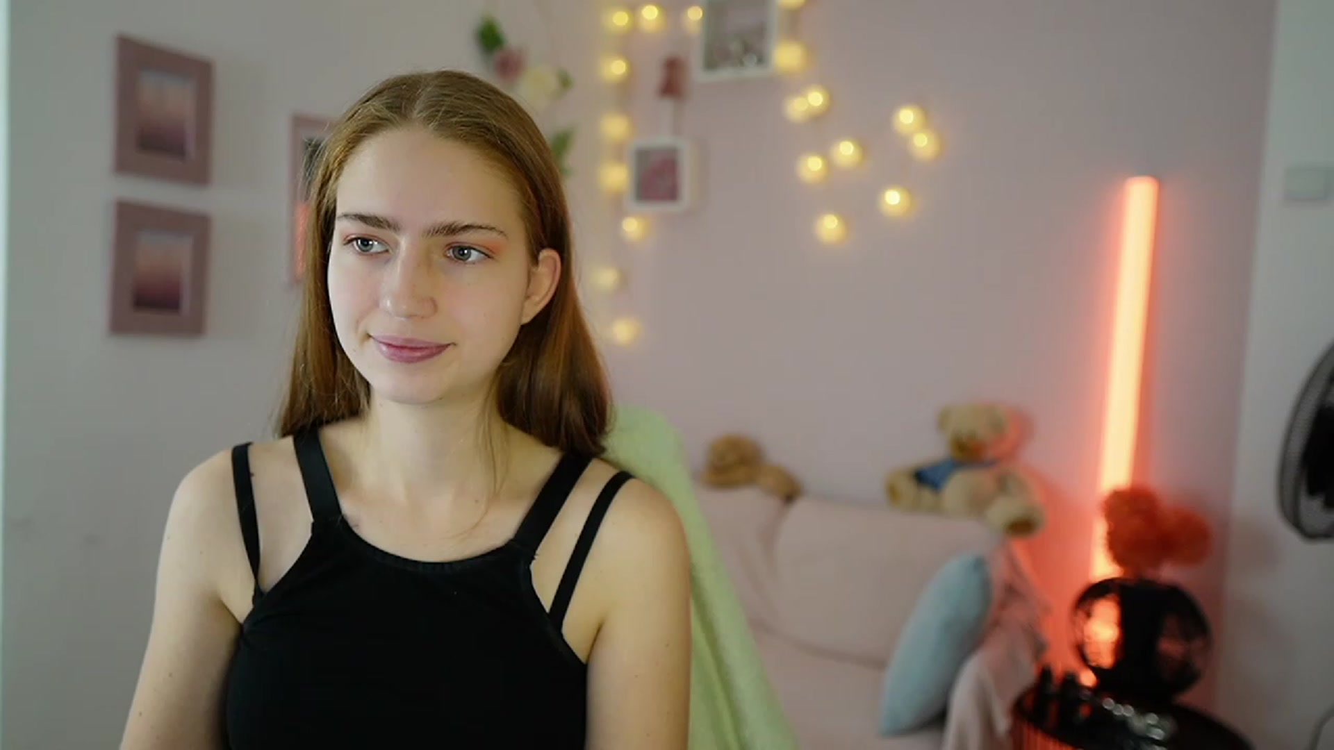 Gallery image thumbnail from Naomi_Woods18's myfreecams stream on, 11/30/2023, 14:31 image 1 of 20