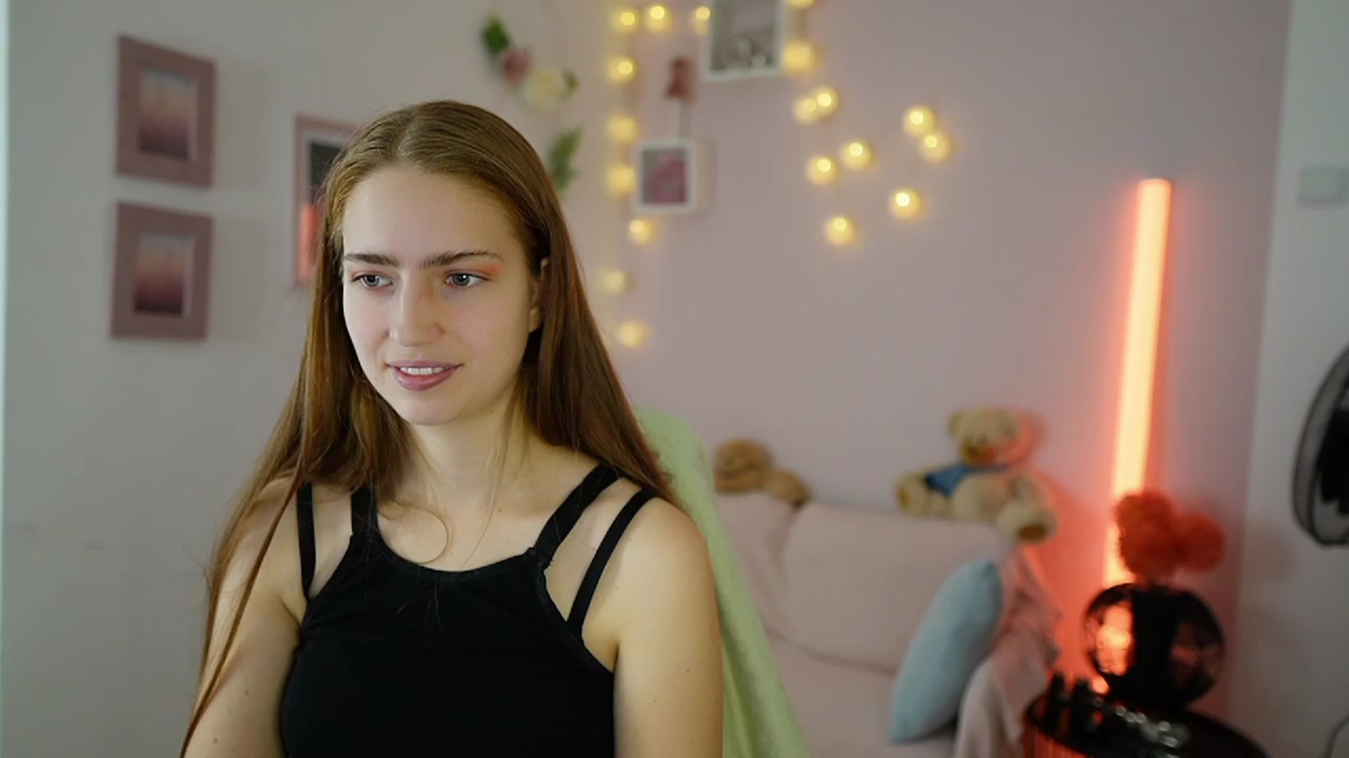 Gallery image thumbnail from Naomi_Woods18's myfreecams stream on, 11/30/2023, 14:31 image 5 of 20