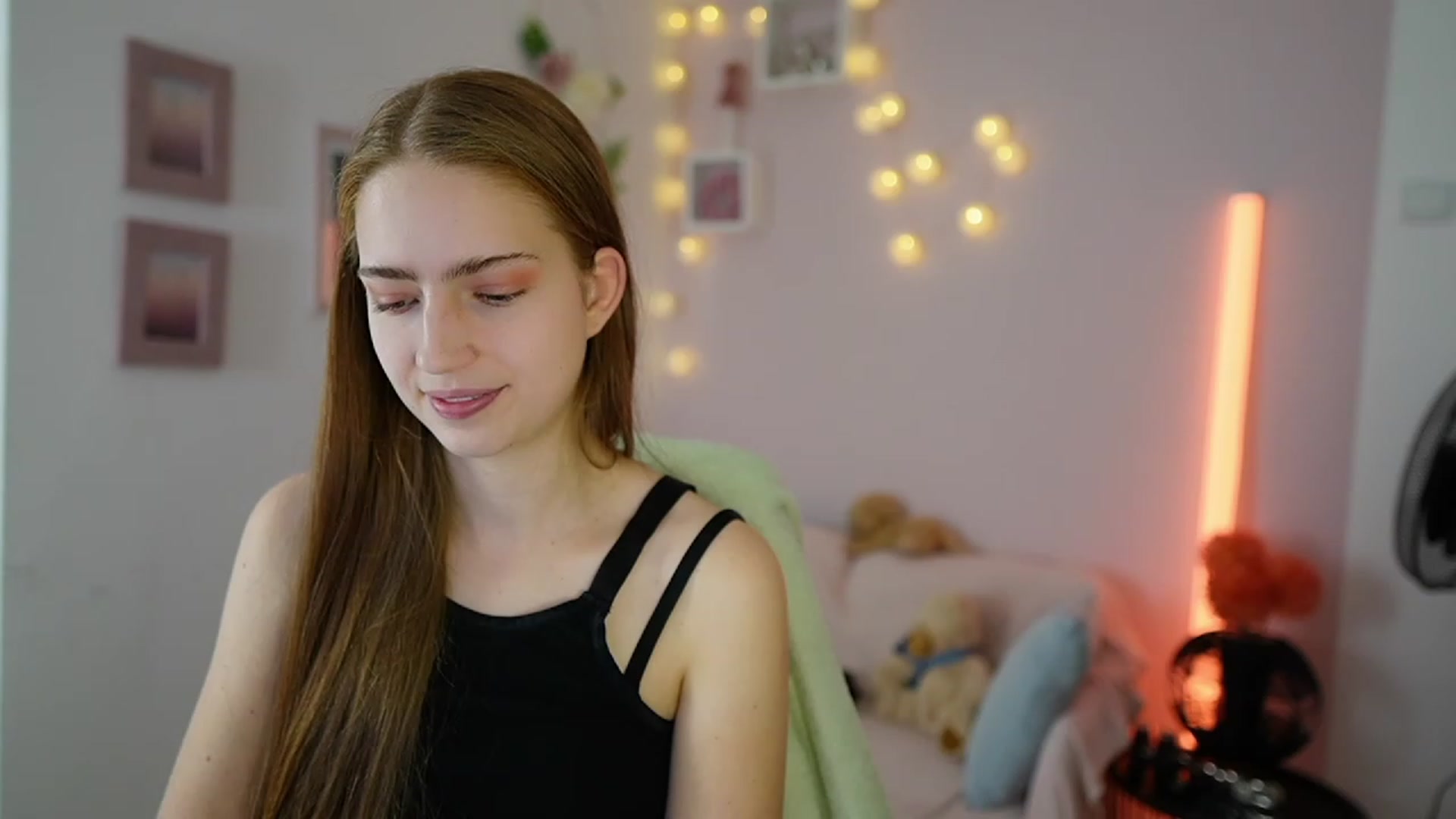 Gallery image thumbnail from Naomi_Woods18's myfreecams stream on, 11/30/2023, 14:31 image 13 of 20