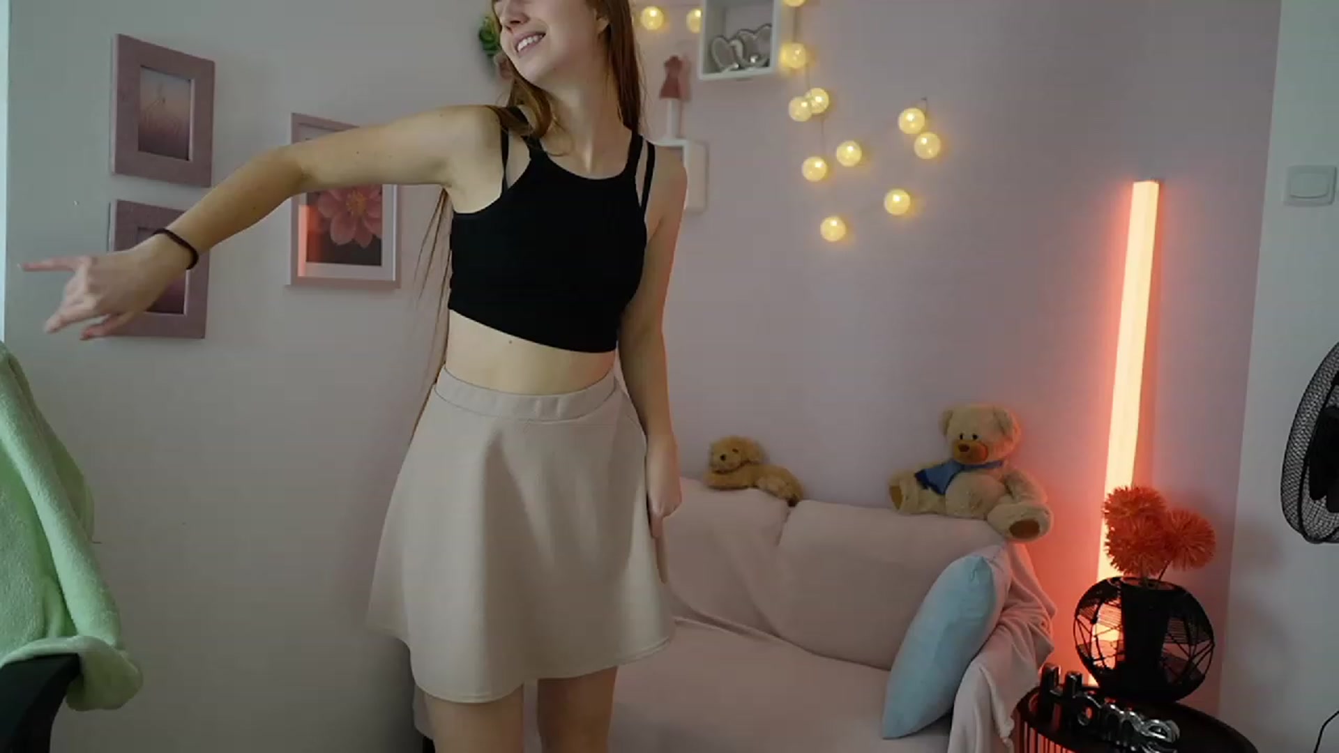 Gallery image thumbnail from Naomi_Woods18's myfreecams stream on, 11/30/2023, 14:31 image 2 of 20