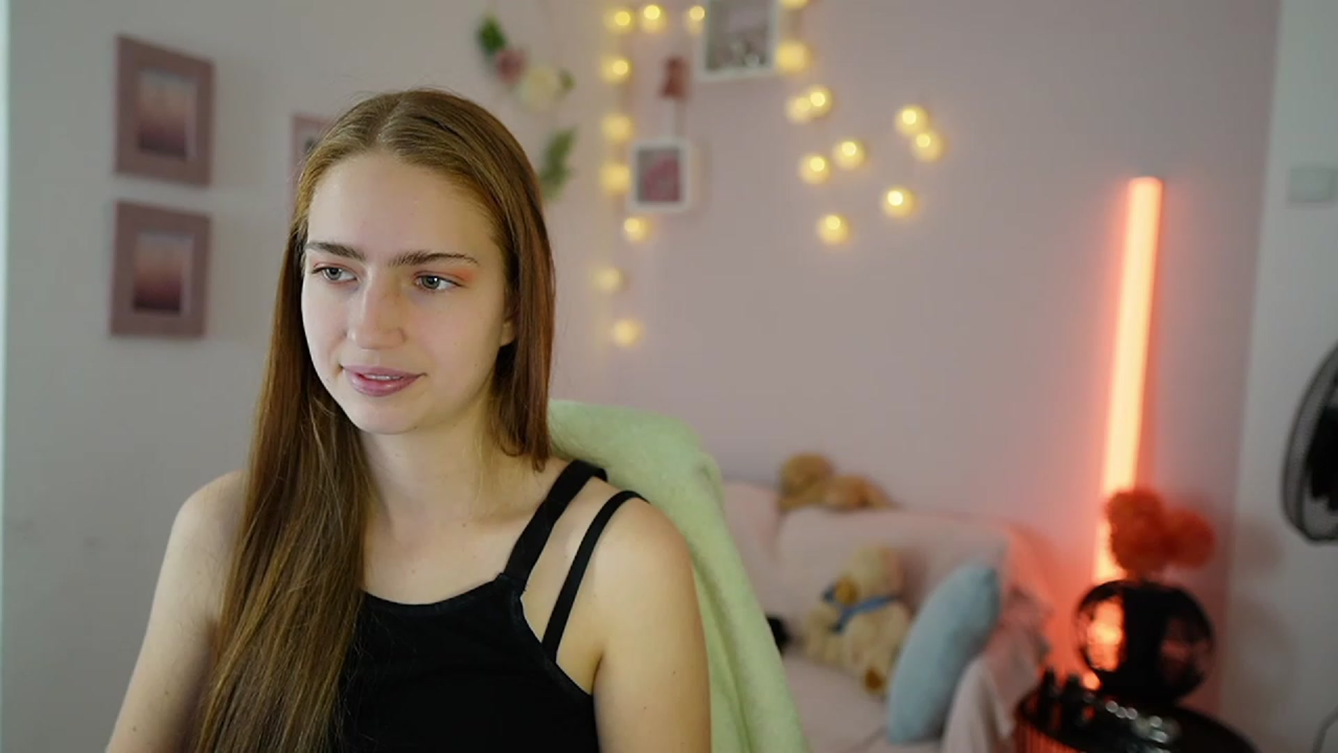 Gallery image thumbnail from Naomi_Woods18's myfreecams stream on, 11/30/2023, 14:31 image 11 of 20