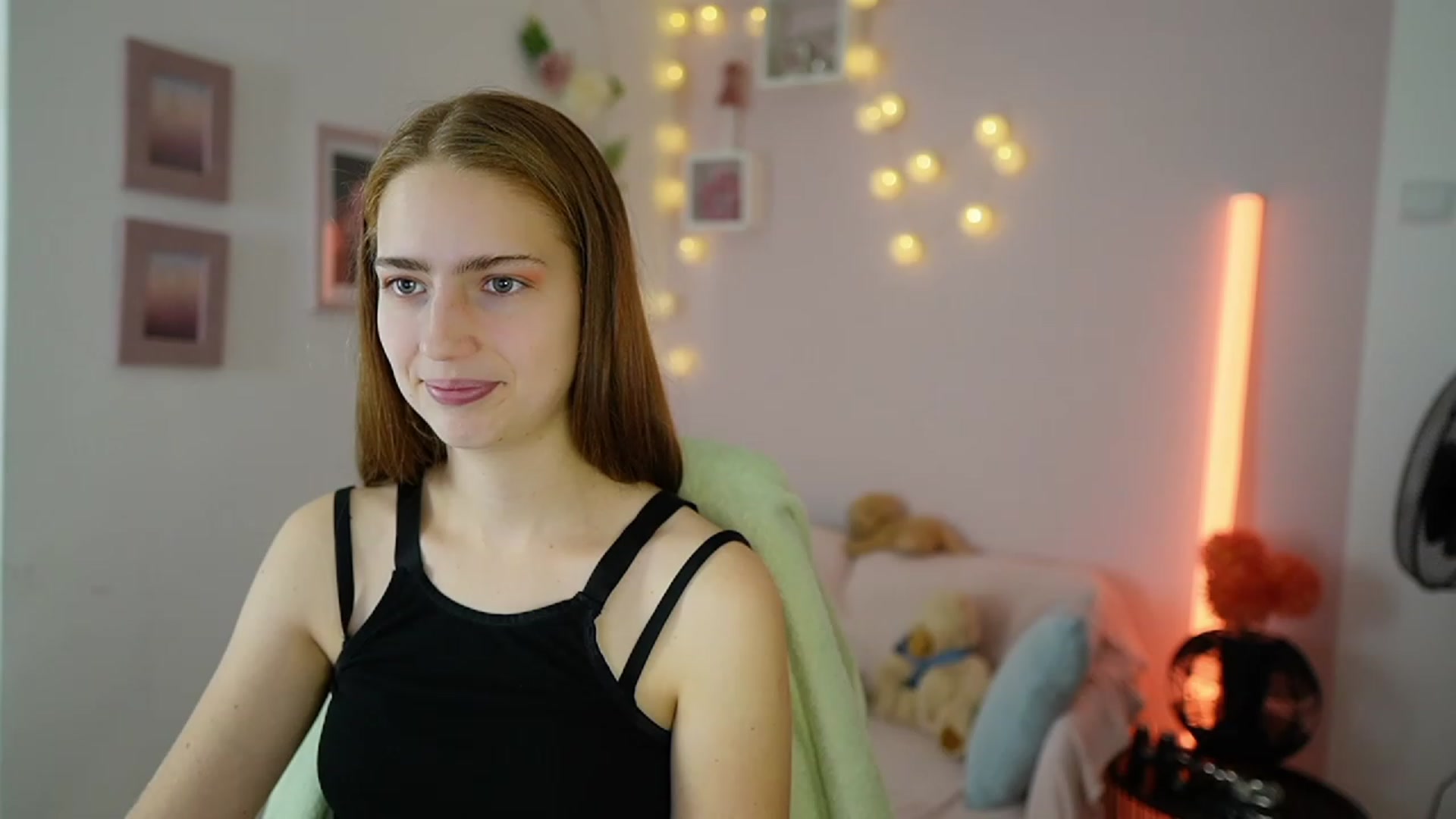 Gallery image thumbnail from Naomi_Woods18's myfreecams stream on, 11/30/2023, 14:31 image 15 of 20