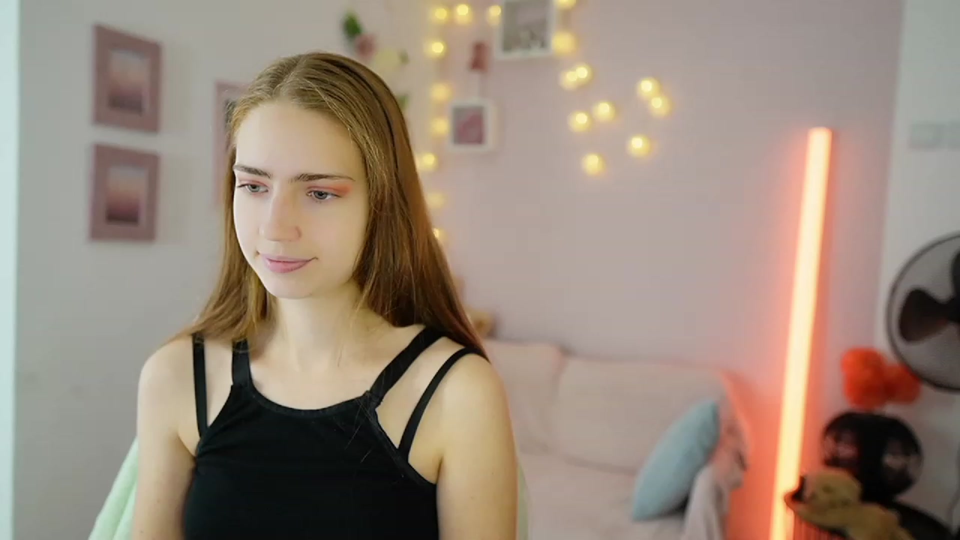 Gallery image thumbnail from Naomi_Woods18's myfreecams stream on, 12/01/2023, 10:29 image 13 of 20
