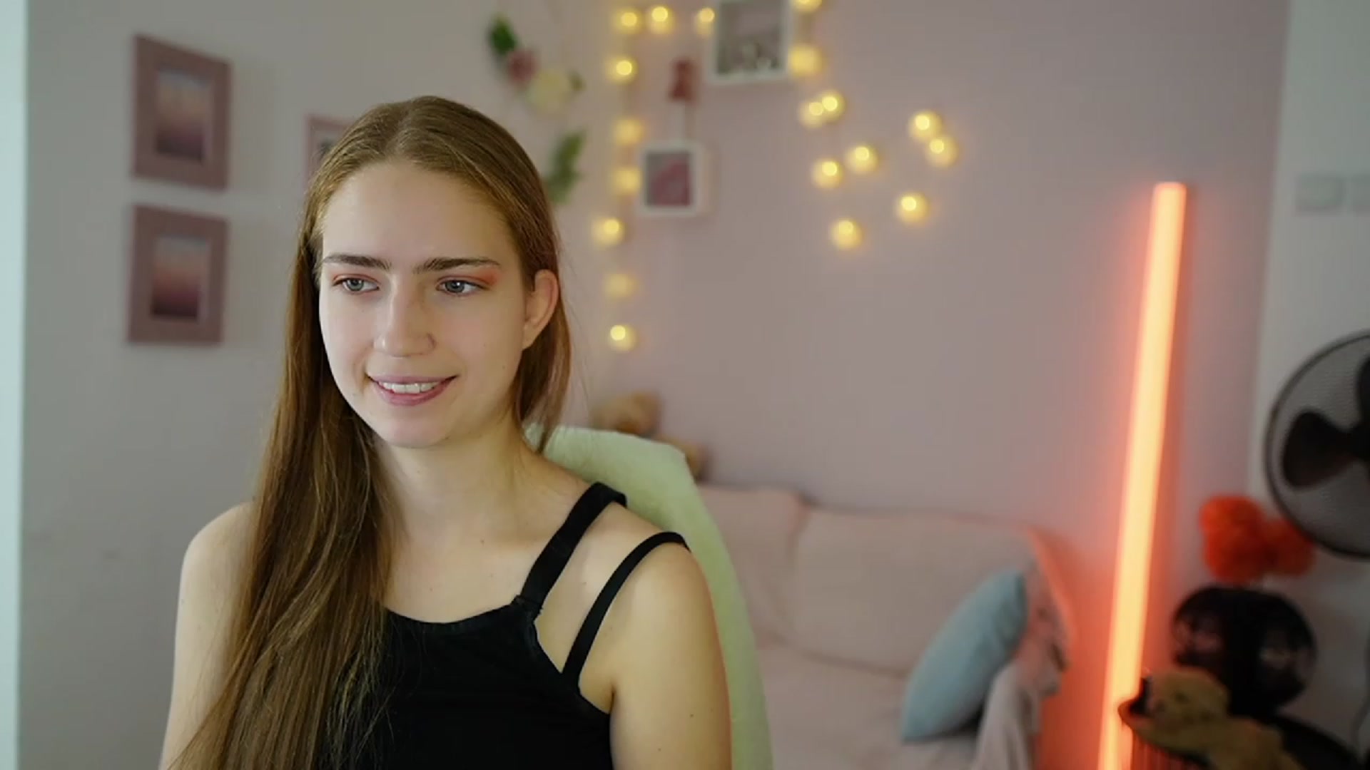 Gallery image thumbnail from Naomi_Woods18's myfreecams stream on, 12/01/2023, 10:29 image 8 of 20