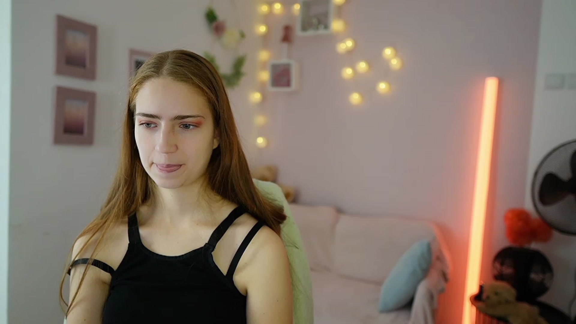 Gallery image thumbnail from Naomi_Woods18's myfreecams stream on, 12/01/2023, 10:29 image 18 of 20