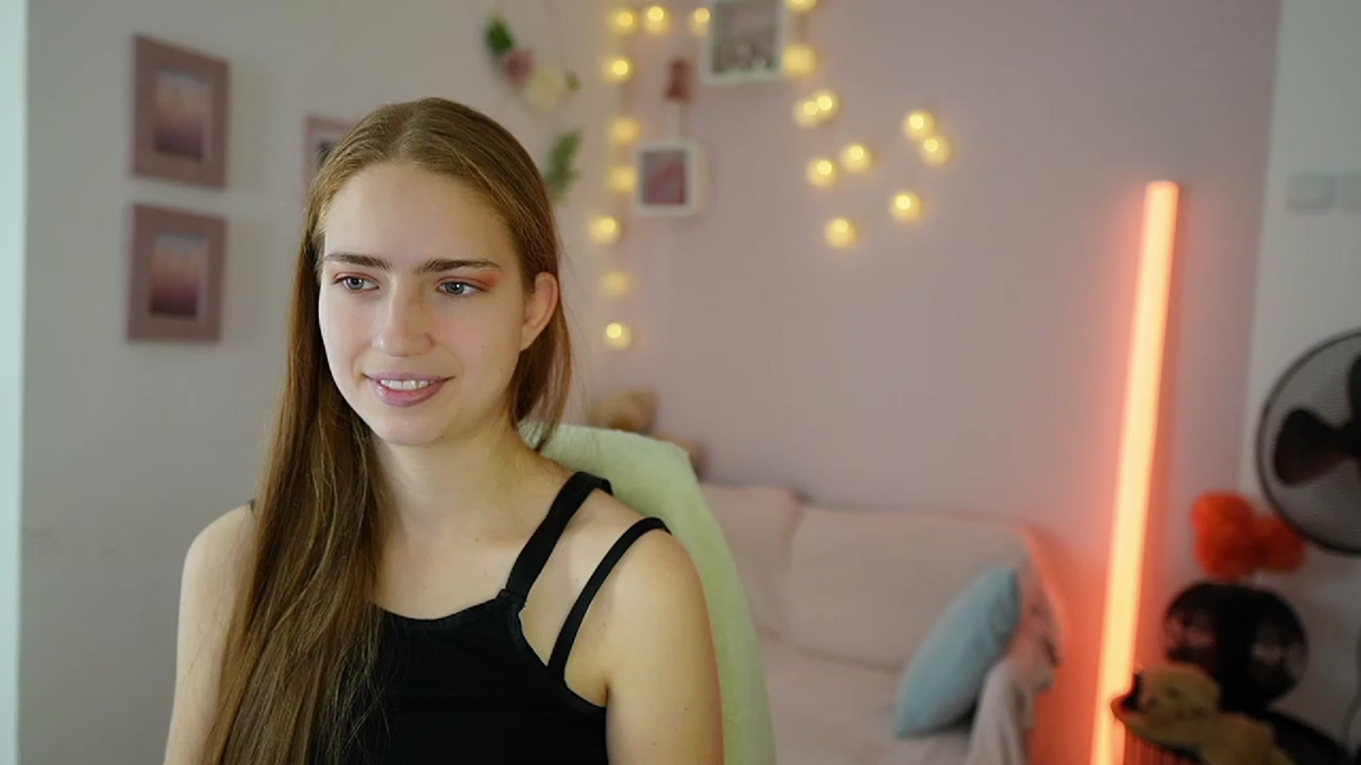 Gallery image thumbnail from Naomi_Woods18's myfreecams stream on, 12/01/2023, 10:29 image 6 of 20