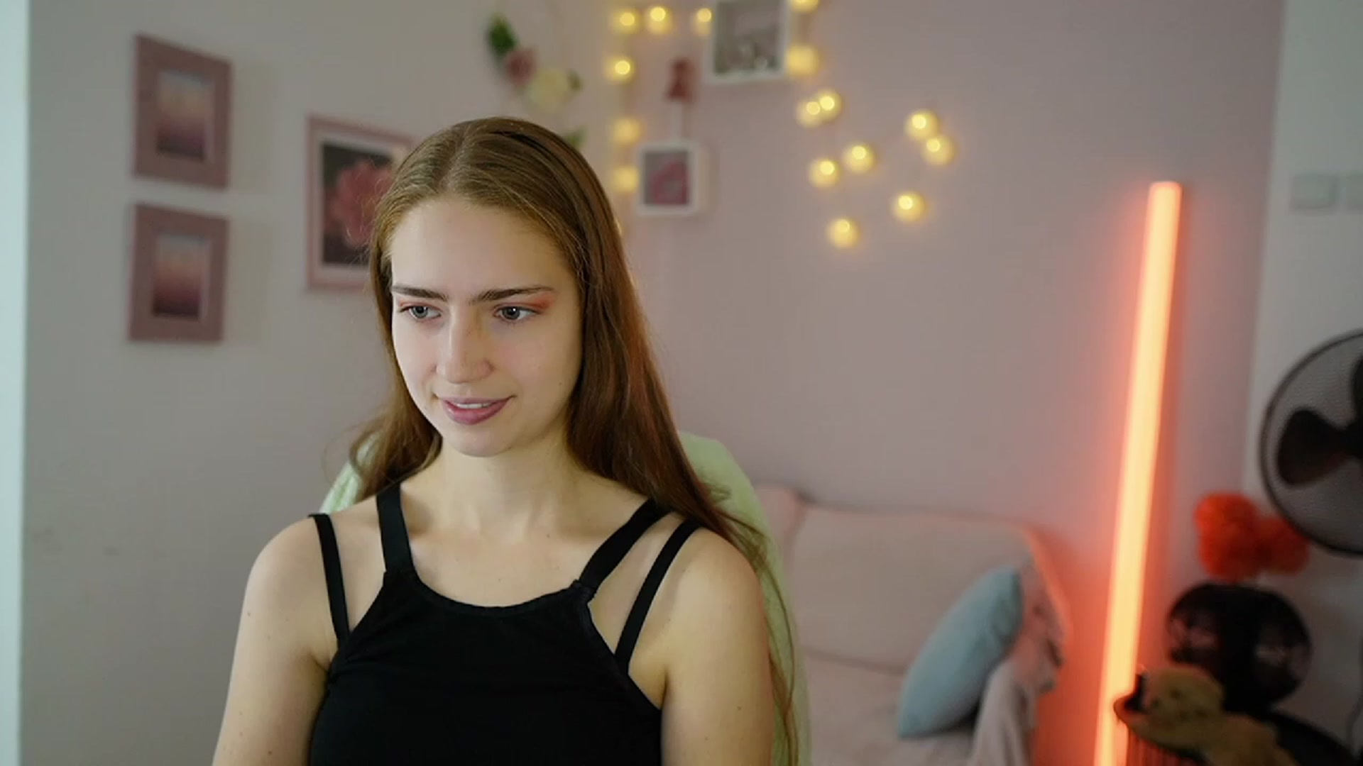 Gallery image thumbnail from Naomi_Woods18's myfreecams stream on, 12/01/2023, 10:29 image 1 of 20