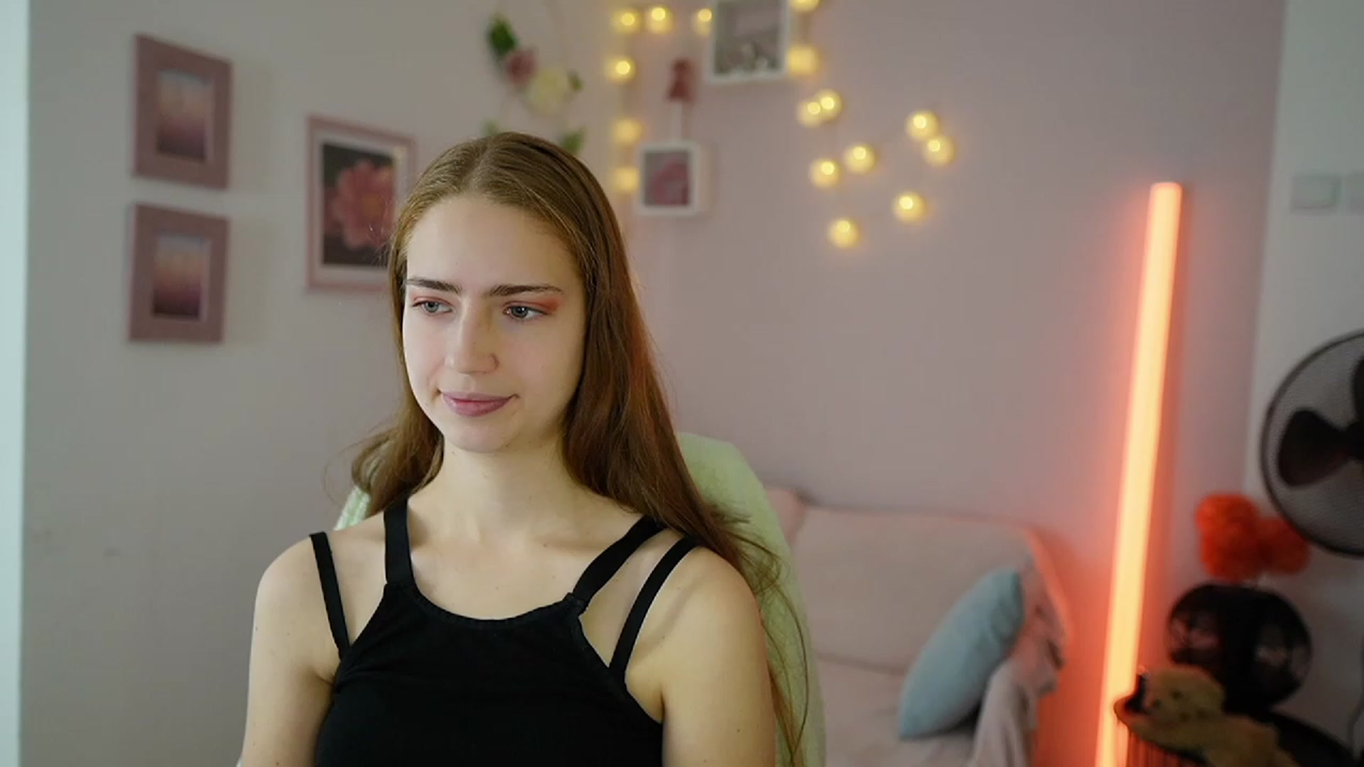 Gallery image thumbnail from Naomi_Woods18's myfreecams stream on, 12/01/2023, 10:29 image 3 of 20