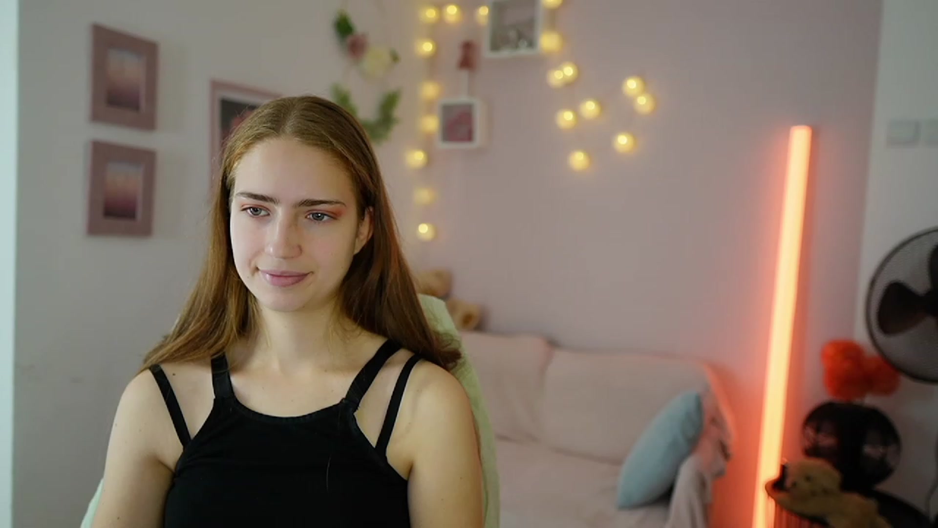 Gallery image thumbnail from Naomi_Woods18's myfreecams stream on, 12/01/2023, 10:29 image 16 of 20