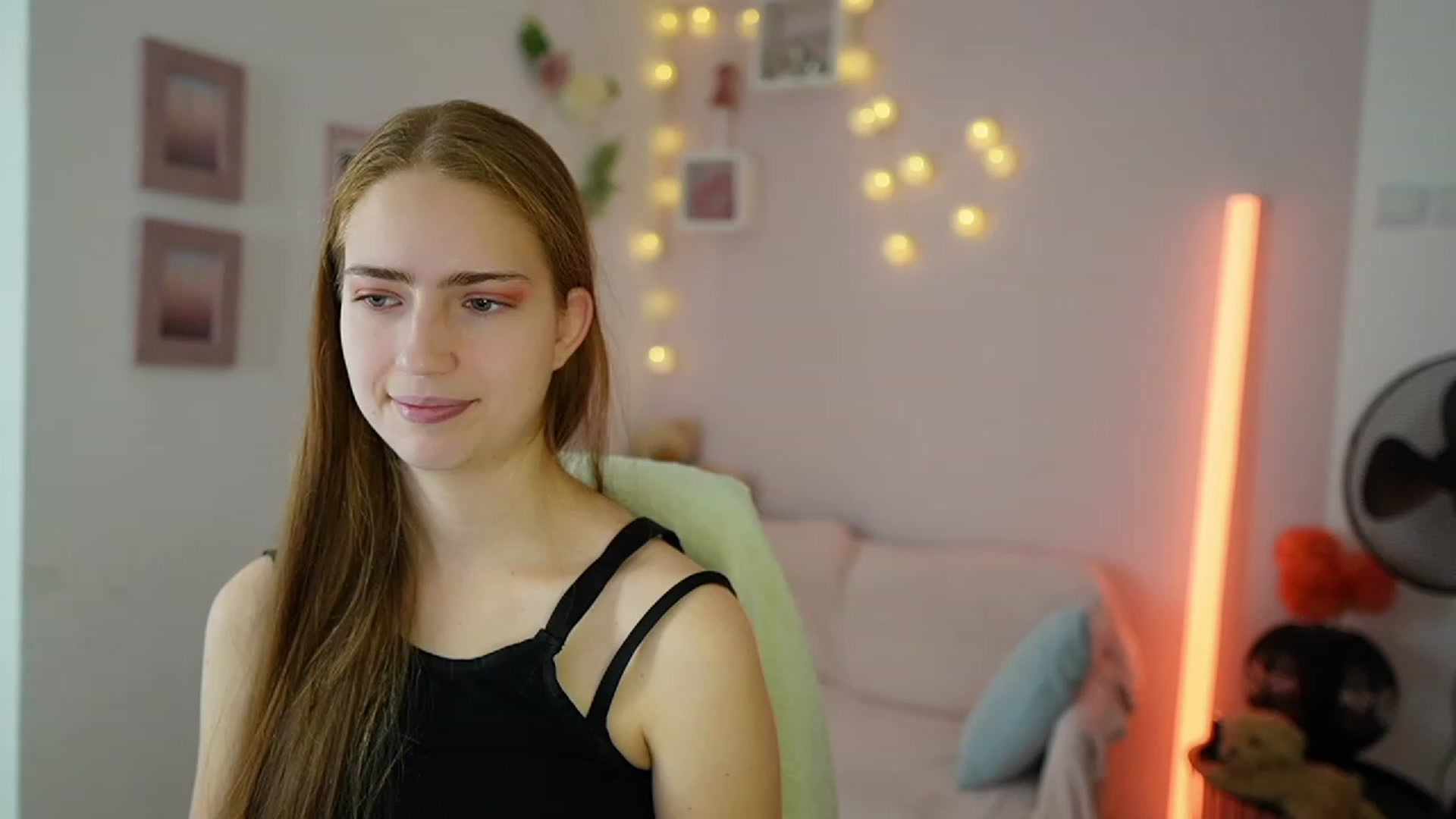 Gallery image thumbnail from Naomi_Woods18's myfreecams stream on, 12/01/2023, 10:29 image 11 of 20