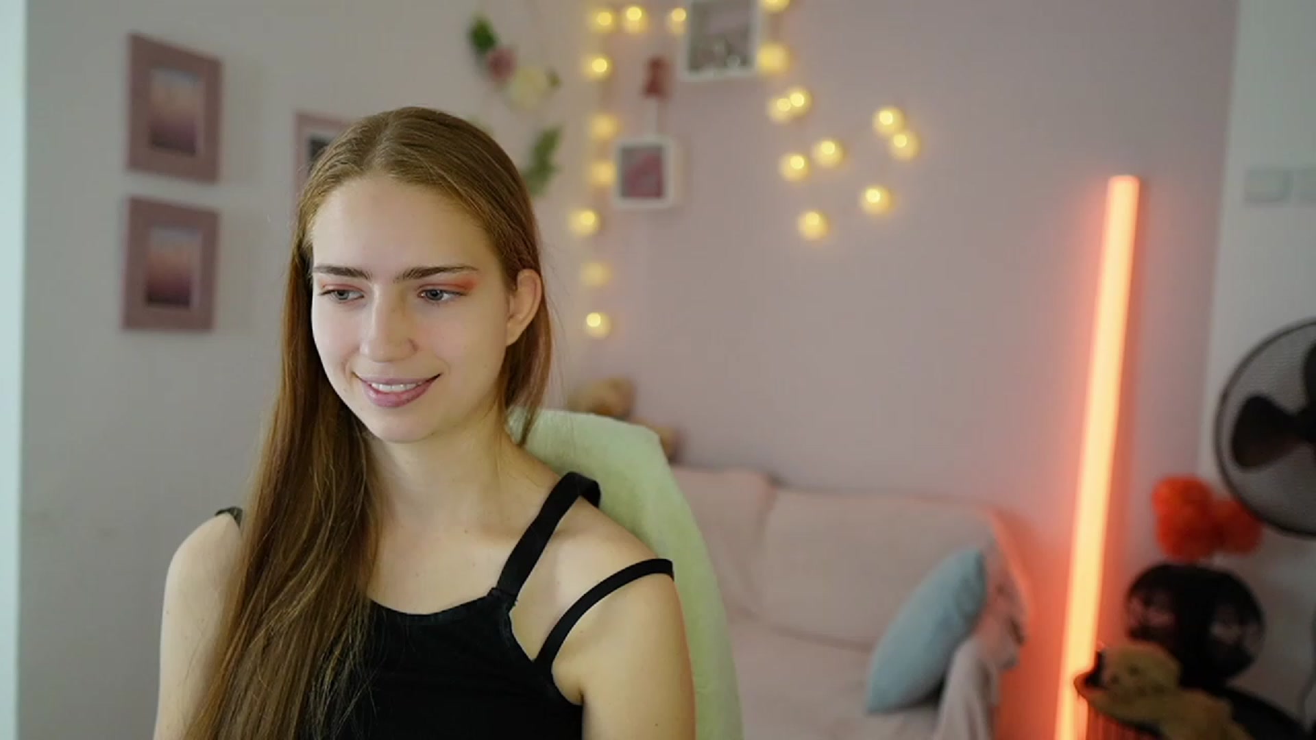 Gallery image thumbnail from Naomi_Woods18's myfreecams stream on, 12/01/2023, 10:29 image 9 of 20