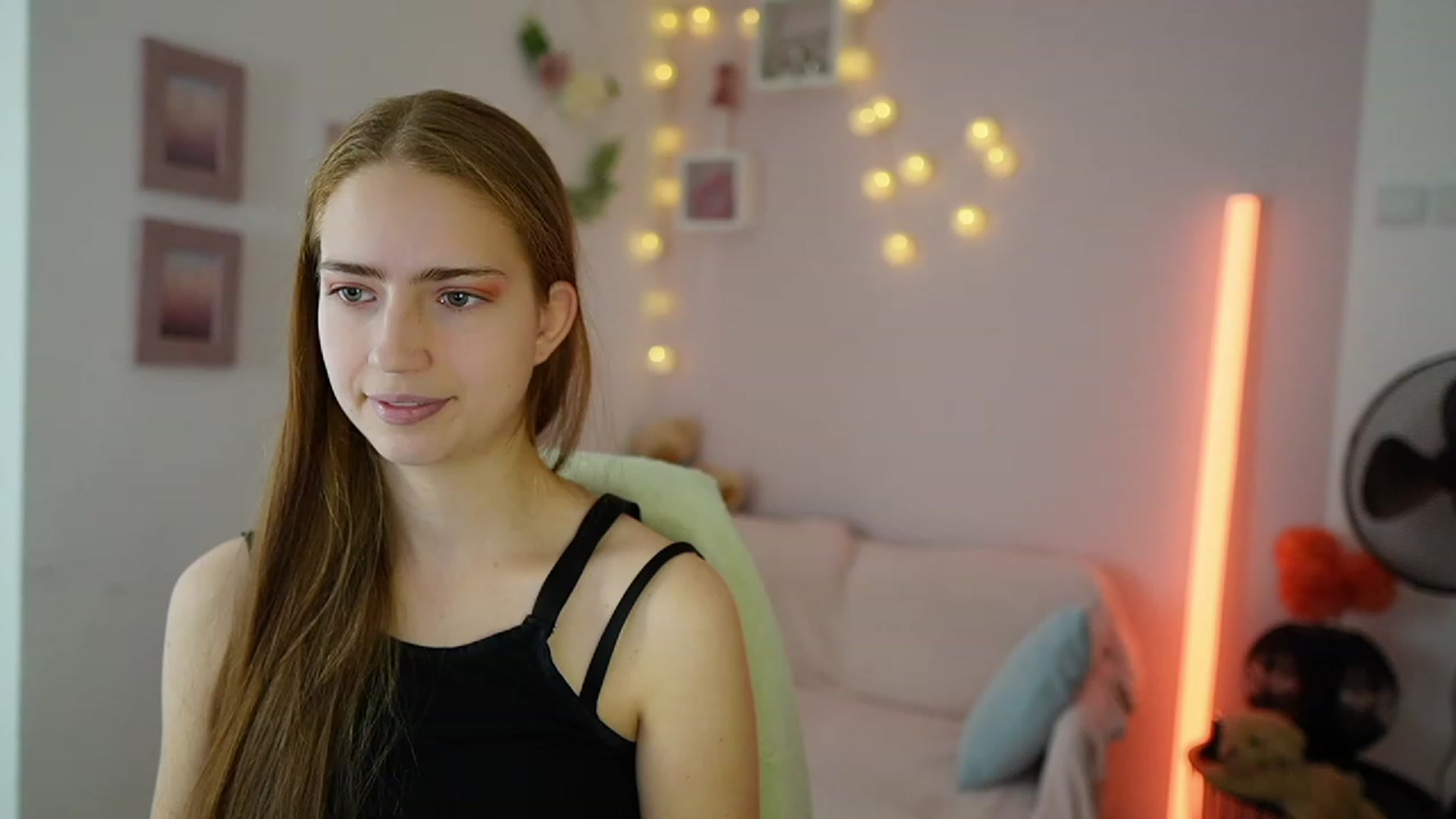 Gallery image thumbnail from Naomi_Woods18's myfreecams stream on, 12/01/2023, 10:29 image 5 of 20