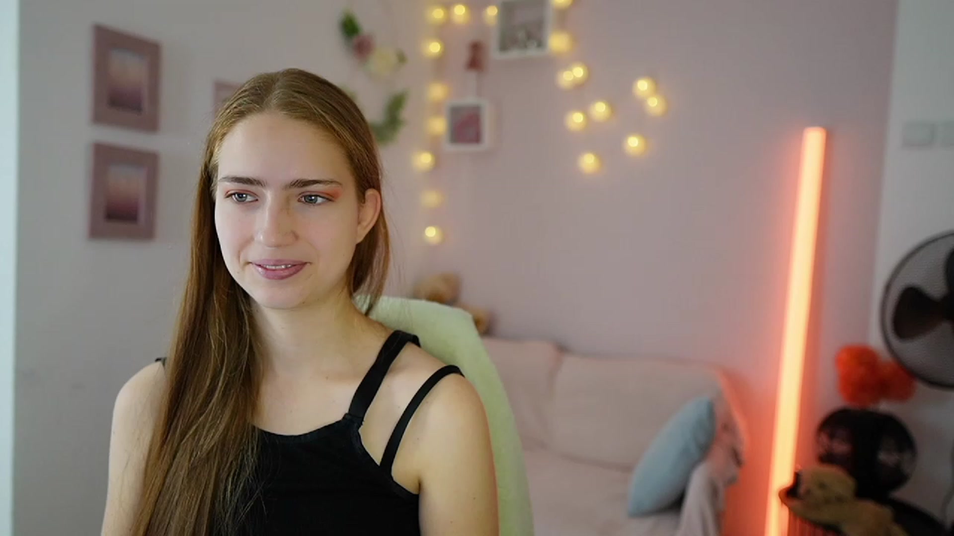 Gallery image thumbnail from Naomi_Woods18's myfreecams stream on, 12/01/2023, 10:29 image 7 of 20