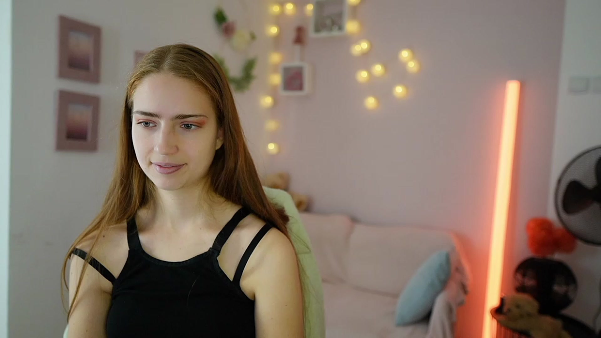 Gallery image thumbnail from Naomi_Woods18's myfreecams stream on, 12/01/2023, 10:29 image 17 of 20
