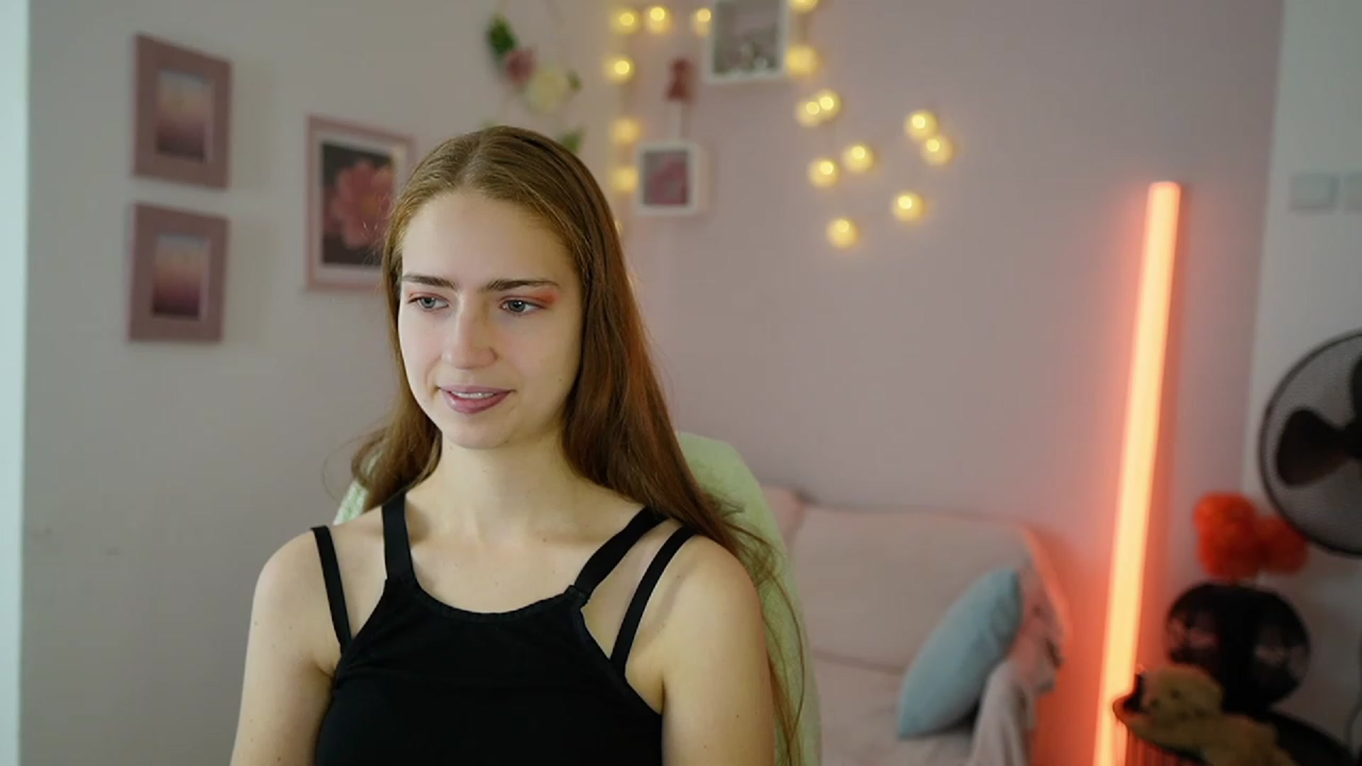Gallery image thumbnail from Naomi_Woods18's myfreecams stream on, 12/01/2023, 10:29 image 2 of 20