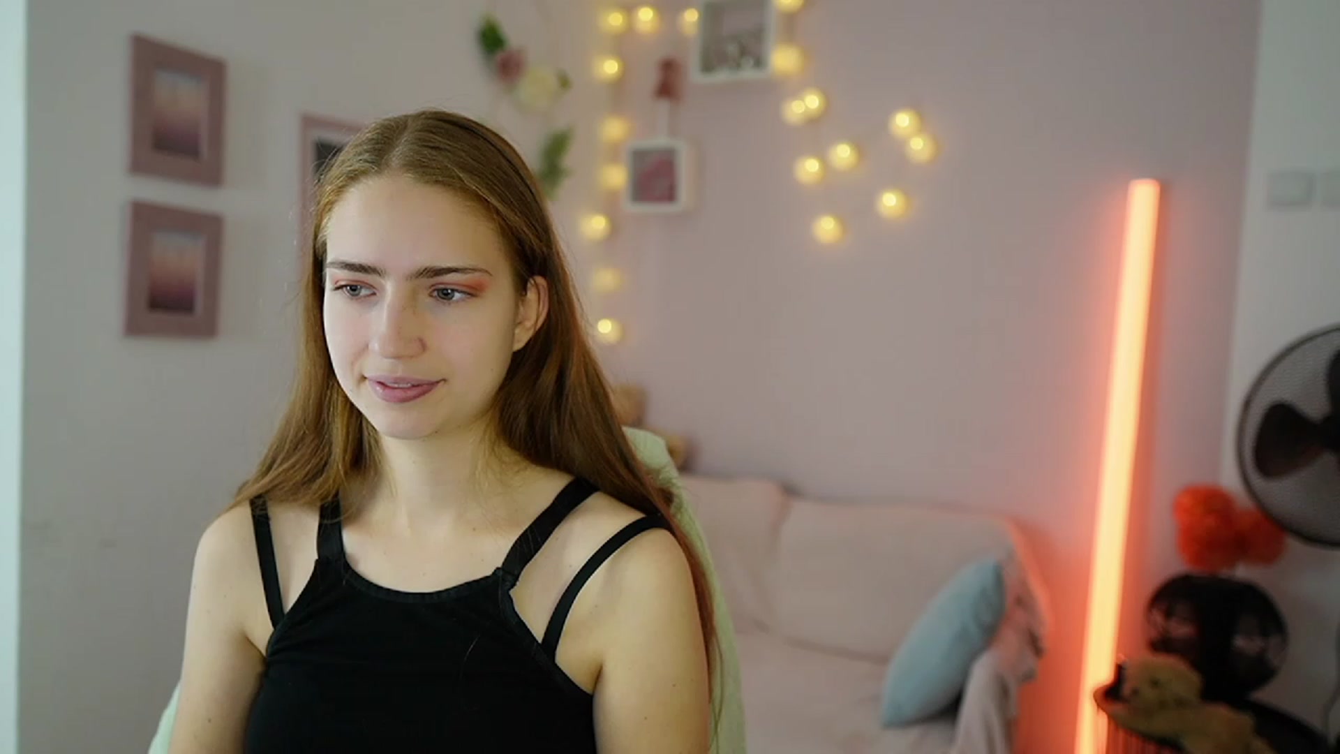 Gallery image thumbnail from Naomi_Woods18's myfreecams stream on, 12/01/2023, 10:29 image 14 of 20