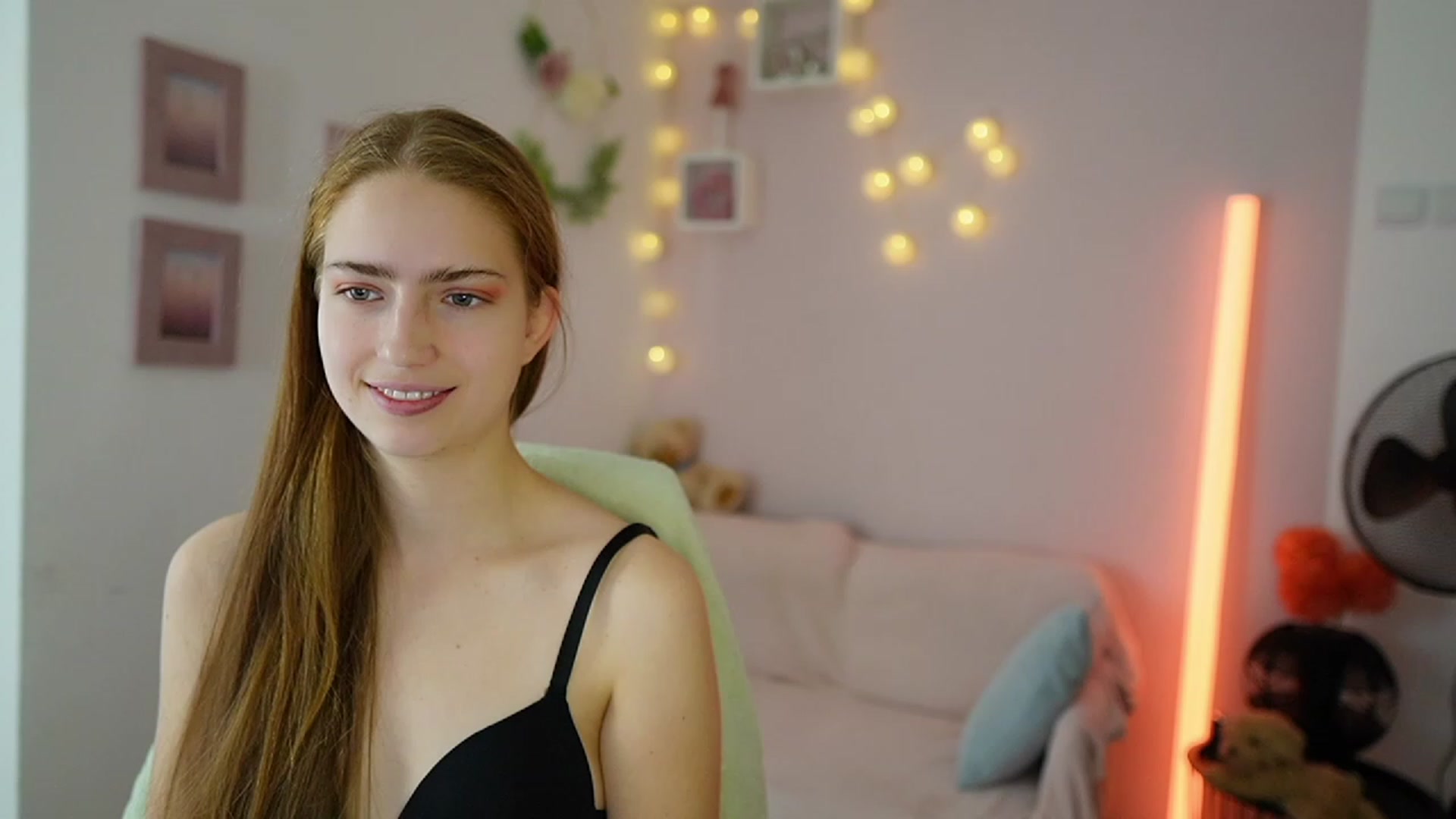 Gallery image thumbnail from Naomi_Woods18's myfreecams stream on, 12/01/2023, 10:29 image 19 of 20