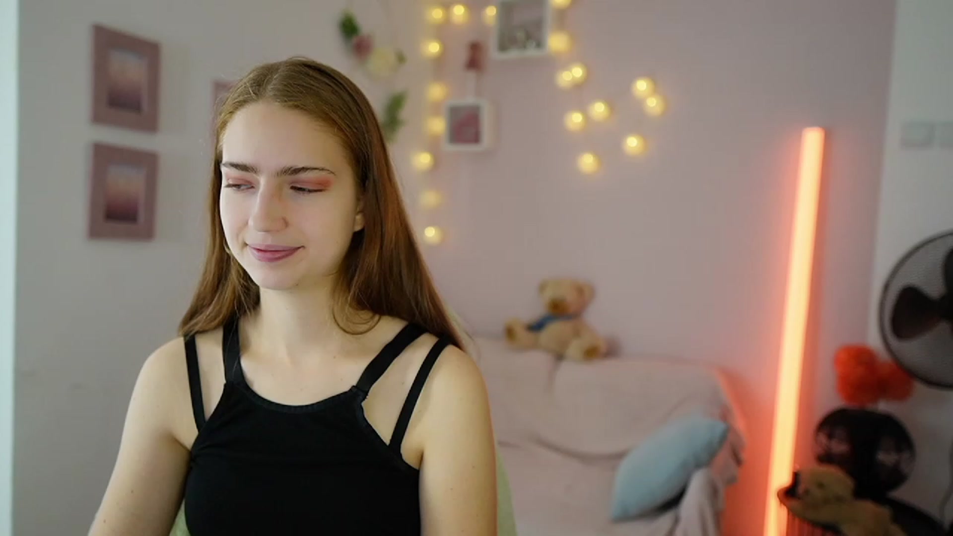 Gallery image thumbnail from Naomi_Woods18's myfreecams stream on, 12/01/2023, 11:26 image 5 of 20