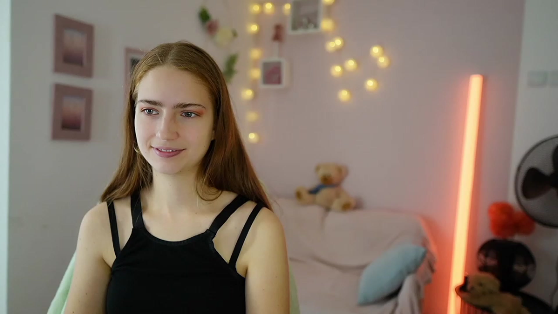 Gallery image thumbnail from Naomi_Woods18's myfreecams stream on, 12/01/2023, 11:26 image 7 of 20