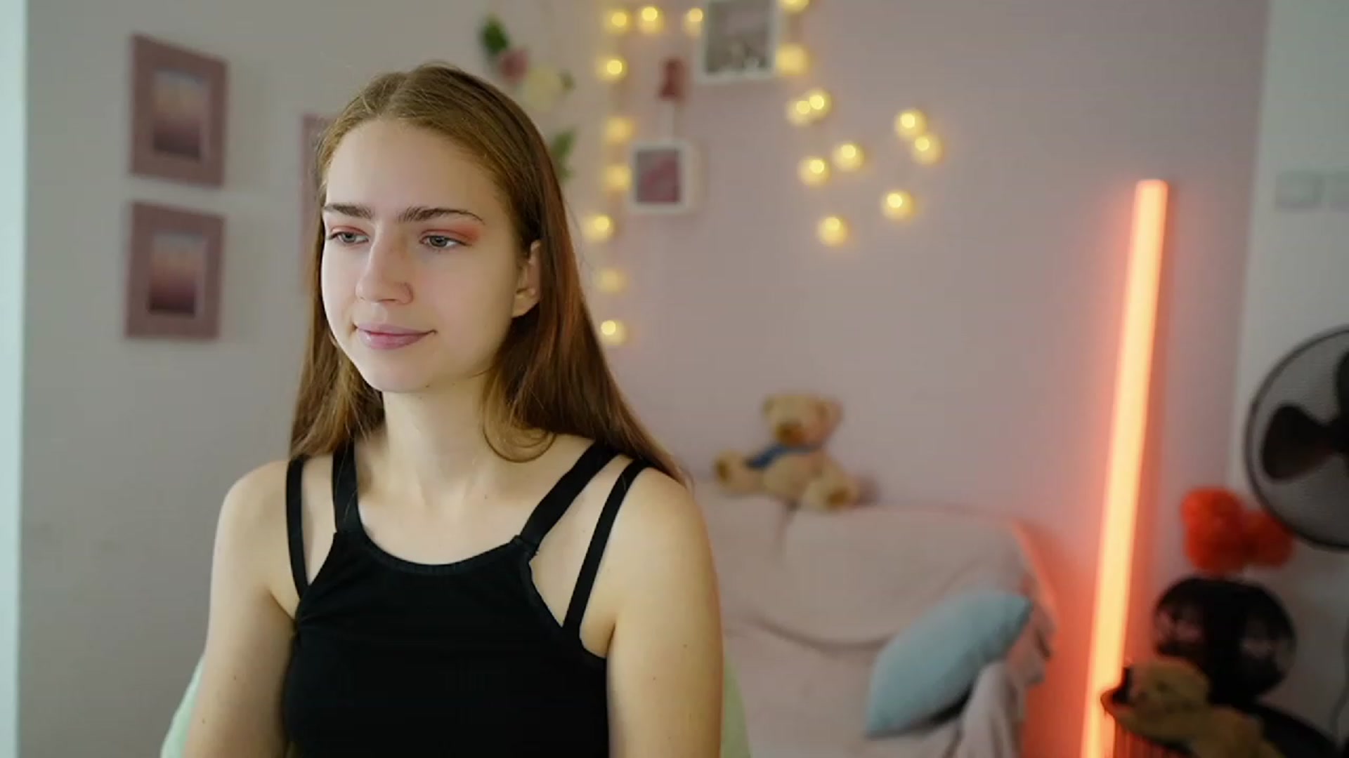 Gallery image thumbnail from Naomi_Woods18's myfreecams stream on, 12/01/2023, 11:26 image 3 of 20