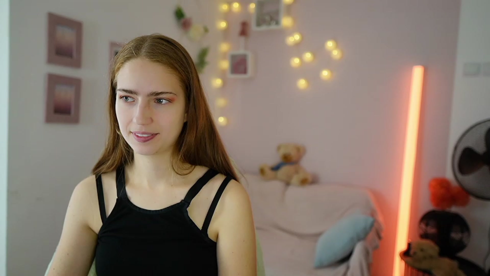 Gallery image thumbnail from Naomi_Woods18's myfreecams stream on, 12/01/2023, 11:26 image 6 of 20