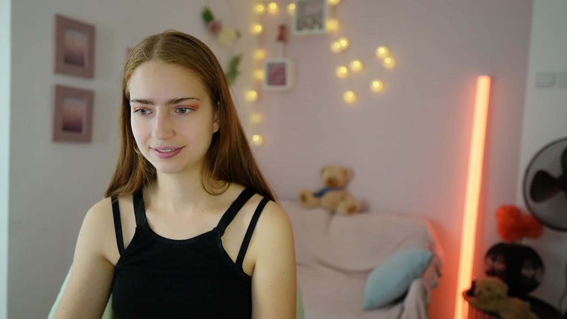 Gallery image thumbnail from Naomi_Woods18's myfreecams stream on, 12/01/2023, 11:26 image 4 of 20