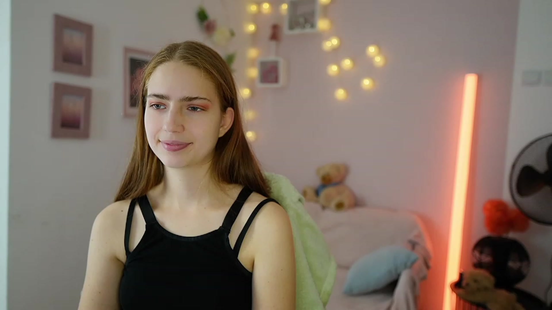 Gallery image thumbnail from Naomi_Woods18's myfreecams stream on, 12/01/2023, 12:28 image 2 of 20