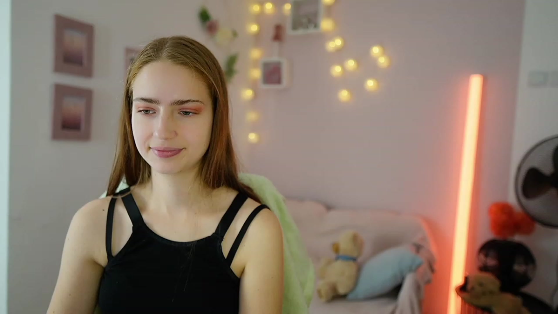 Gallery image thumbnail from Naomi_Woods18's myfreecams stream on, 12/01/2023, 12:28 image 9 of 20