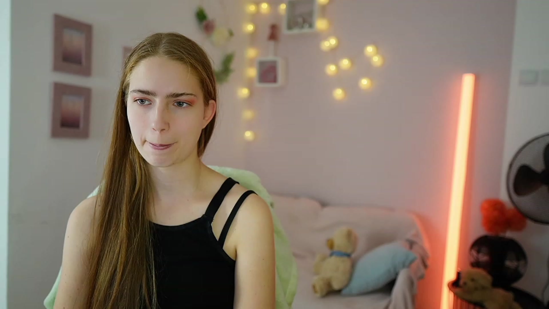 Gallery image thumbnail from Naomi_Woods18's myfreecams stream on, 12/01/2023, 12:28 image 20 of 20