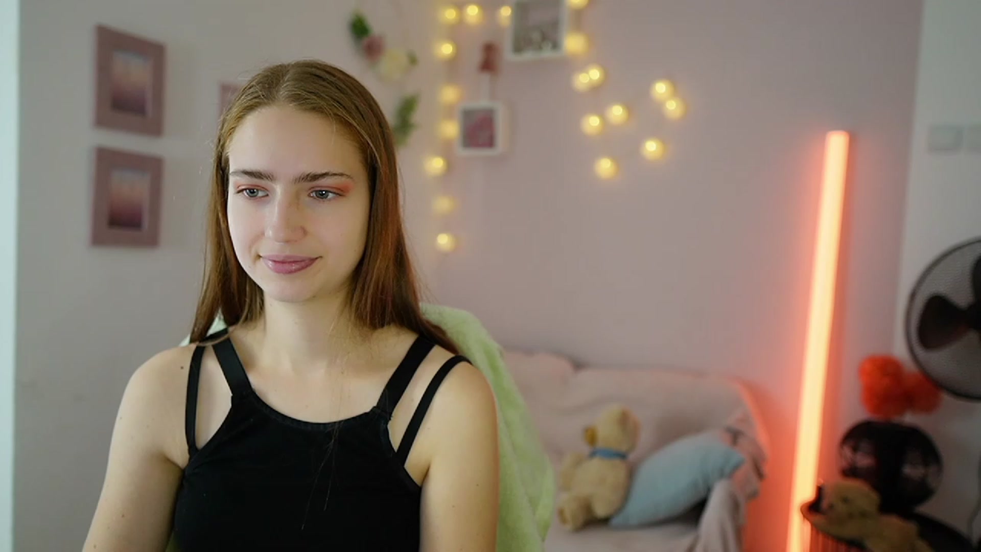 Gallery image thumbnail from Naomi_Woods18's myfreecams stream on, 12/01/2023, 12:28 image 8 of 20